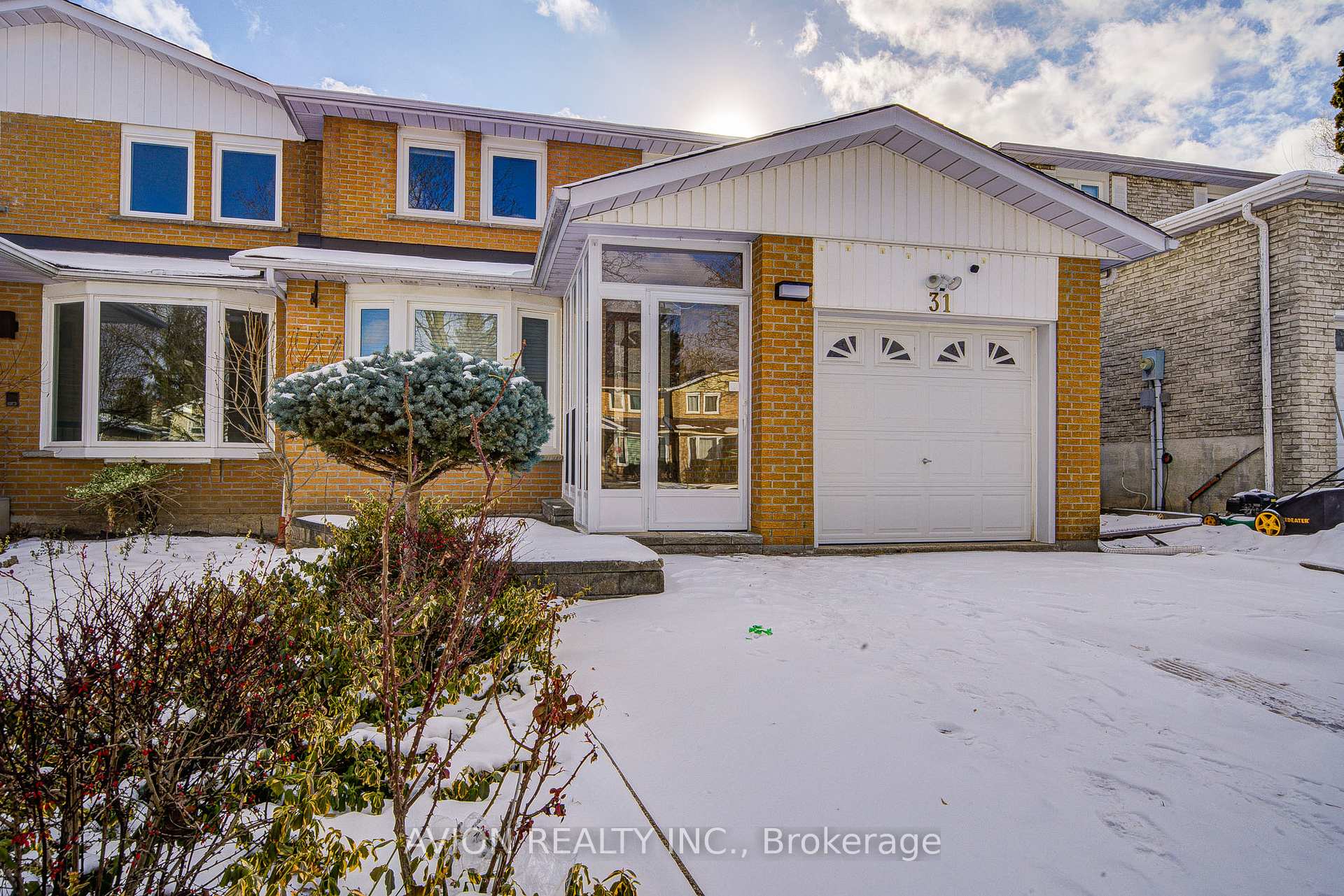 Photo 2 of 31 Charnwood Place, Markham, Aileen-Willowbrook — HOMEH