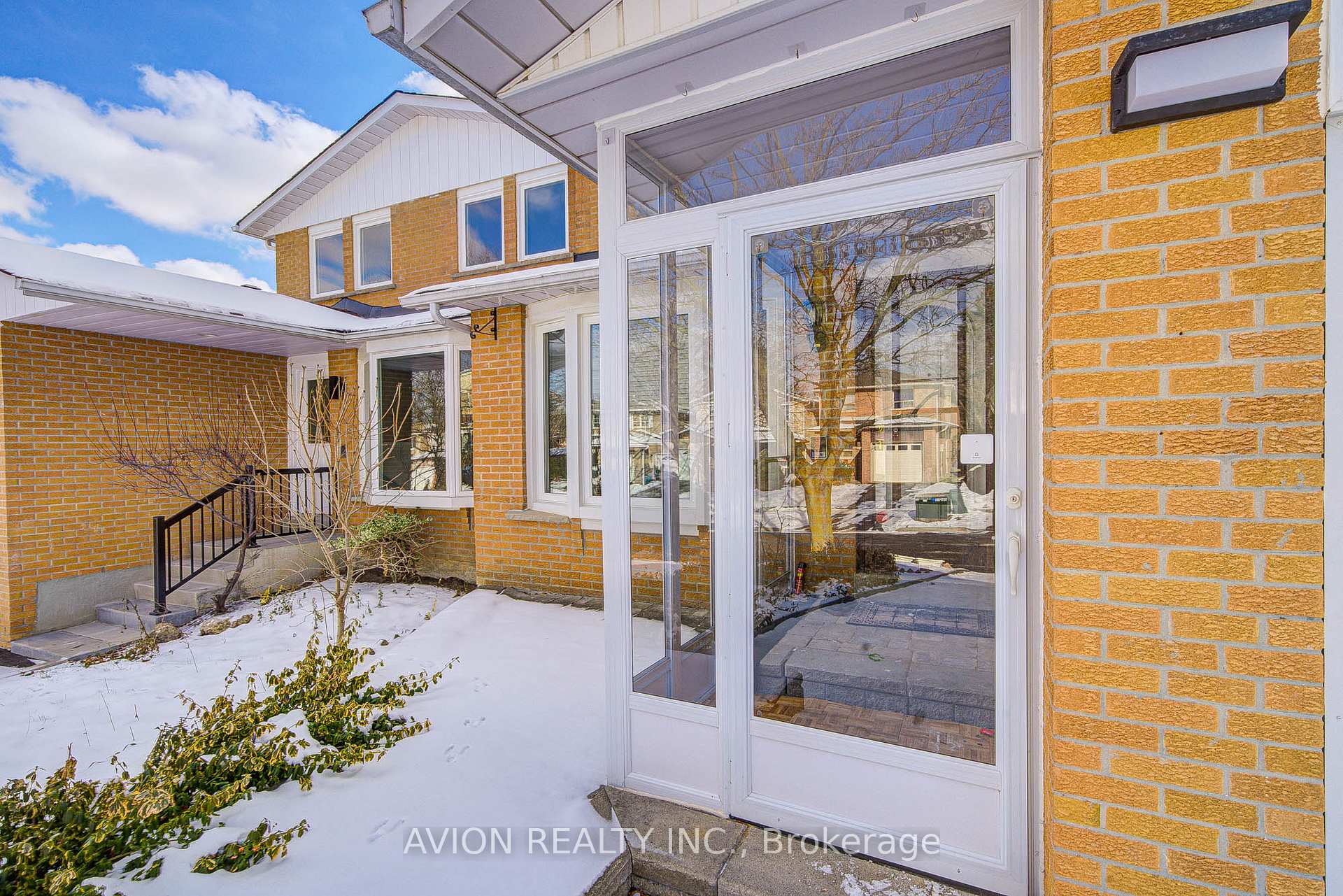 Photo 3 of 31 Charnwood Place, Markham, Aileen-Willowbrook — HOMEH