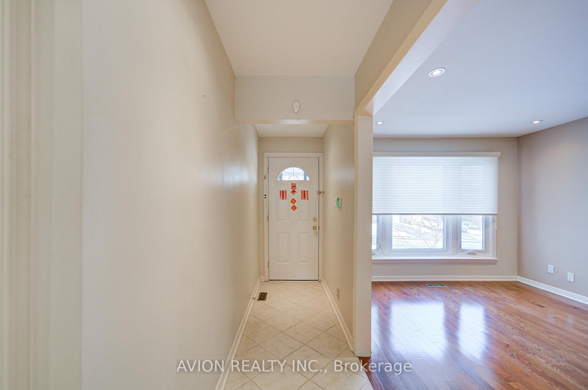 Photo 4 of 31 Charnwood Place, Markham, Aileen-Willowbrook — HOMEH