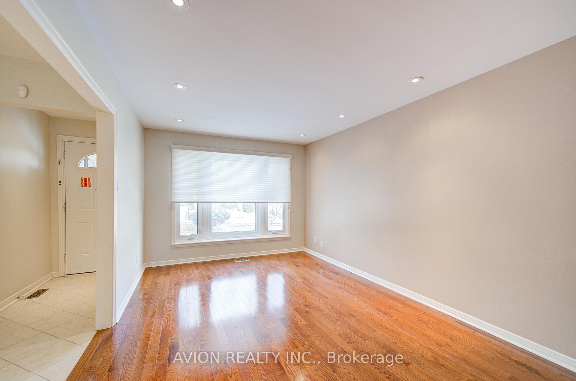Photo 5 of 31 Charnwood Place, Markham, Aileen-Willowbrook — HOMEH