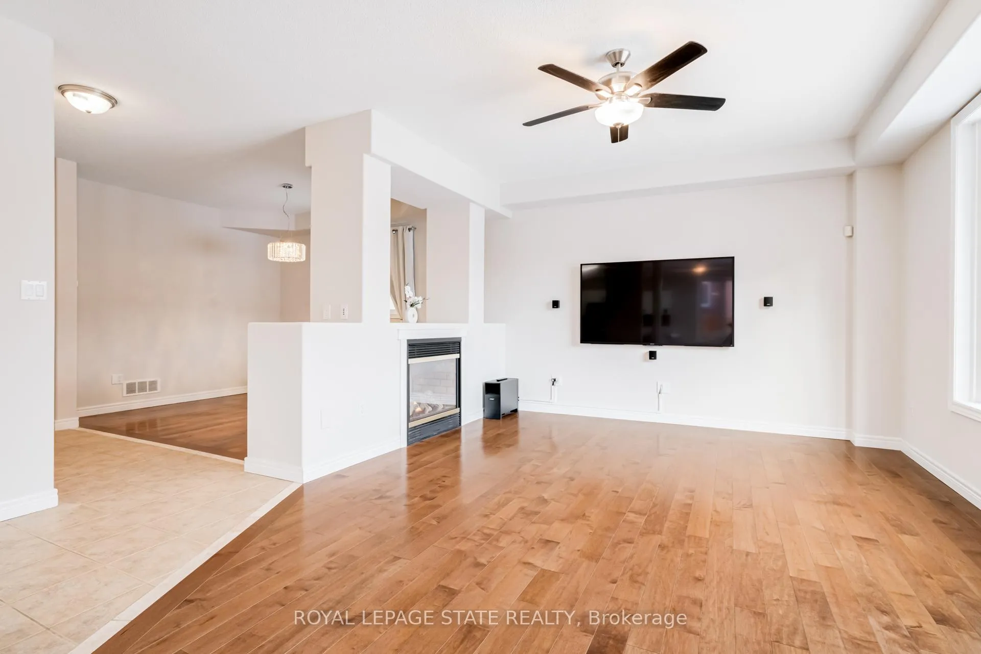 Photo 6 of 114 Armour Crescent, Hamilton, Meadowlands — HOMEH