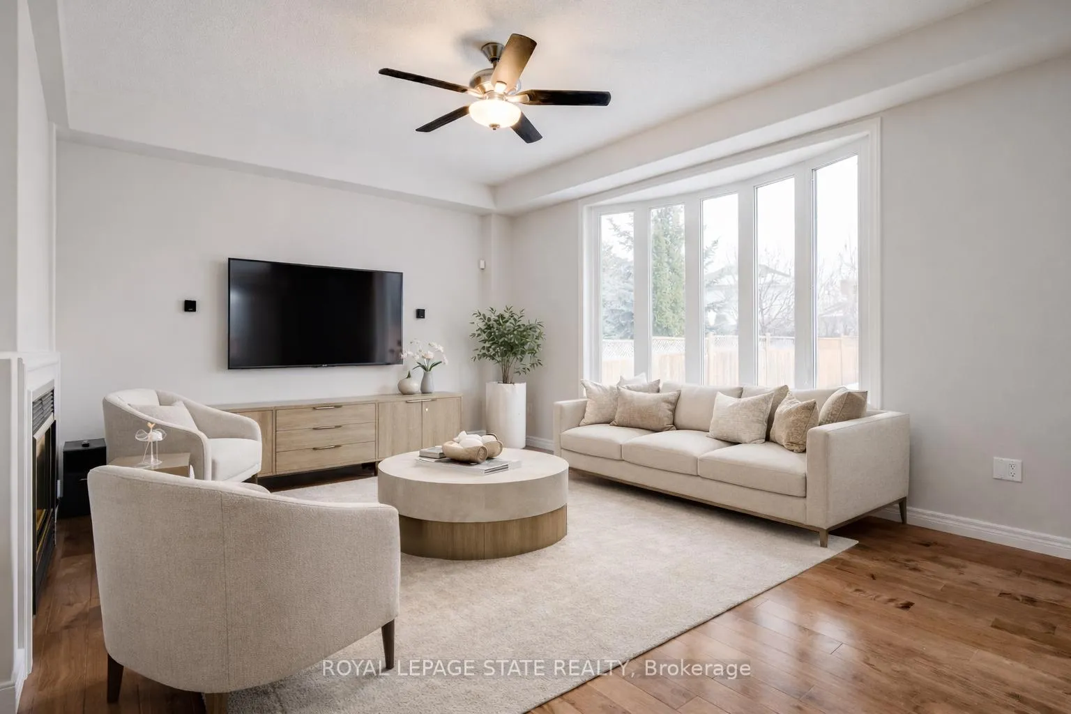 Photo 7 of 114 Armour Crescent, Hamilton, Meadowlands — HOMEH