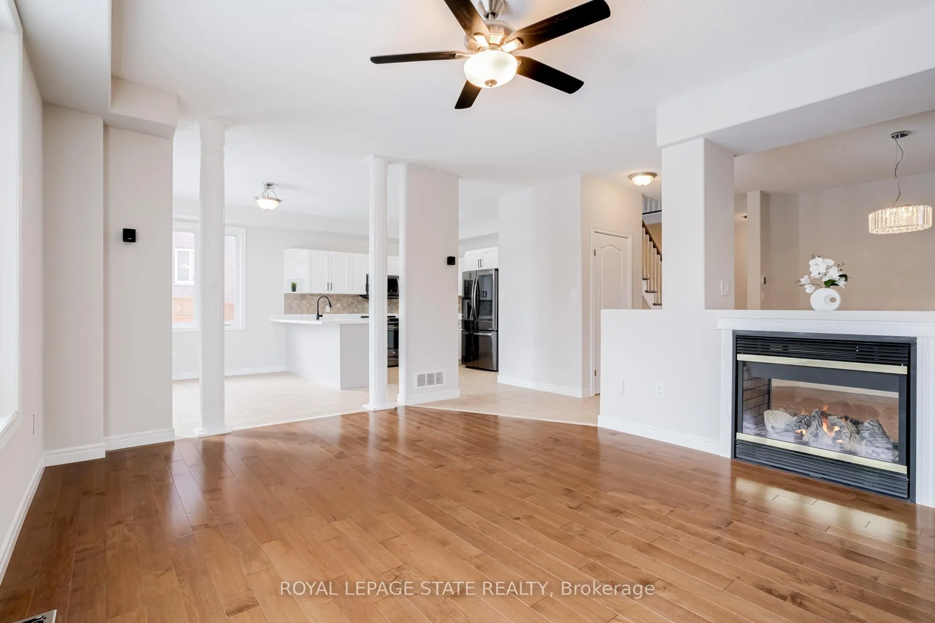 Photo 8 of 114 Armour Crescent, Hamilton, Meadowlands — HOMEH