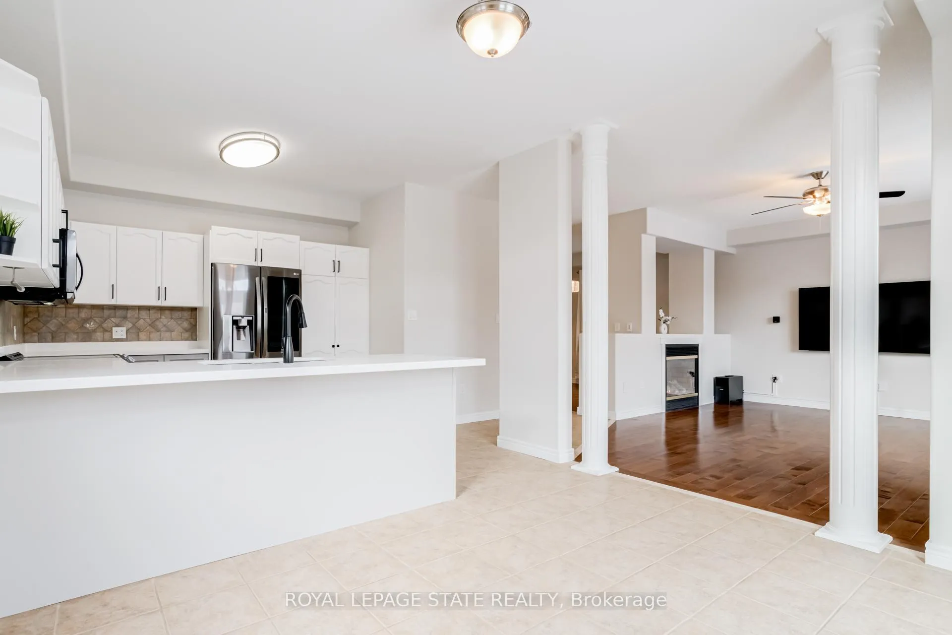 Photo 10 of 114 Armour Crescent, Hamilton, Meadowlands — HOMEH
