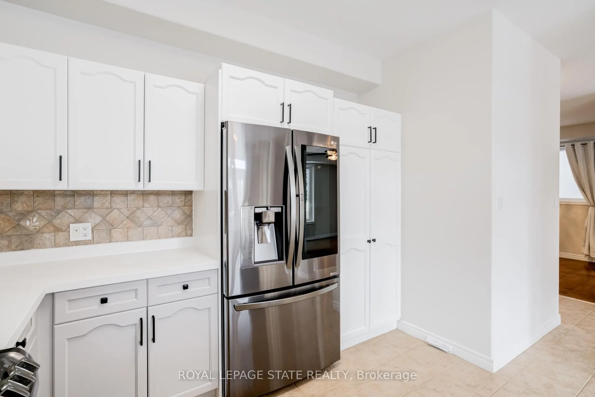 Photo 13 of 114 Armour Crescent, Hamilton, Meadowlands — HOMEH