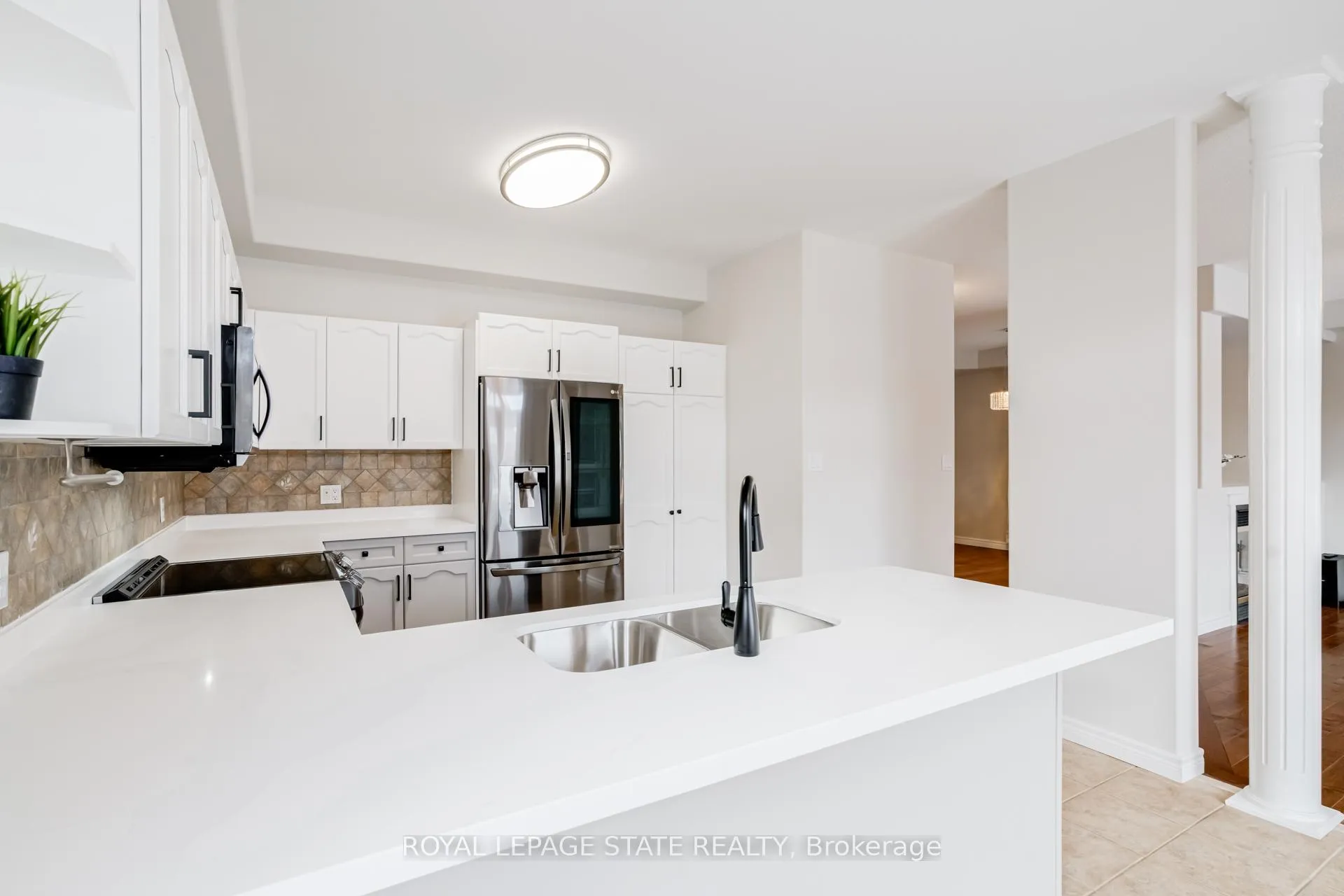 Photo 15 of 114 Armour Crescent, Hamilton, Meadowlands — HOMEH