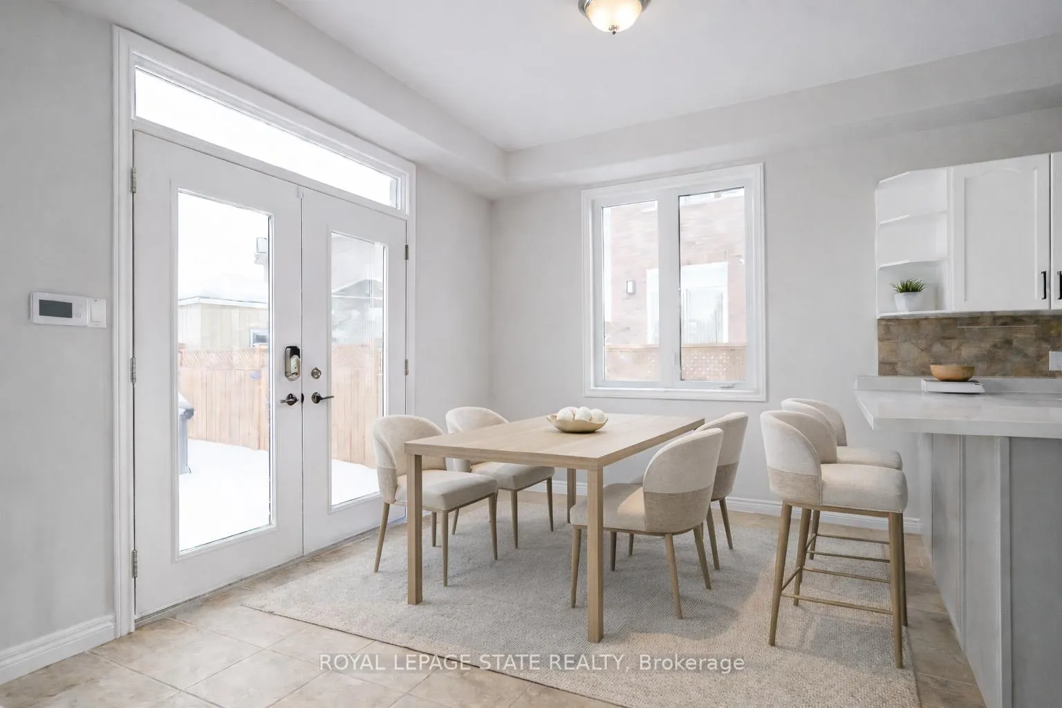 Photo 16 of 114 Armour Crescent, Hamilton, Meadowlands — HOMEH