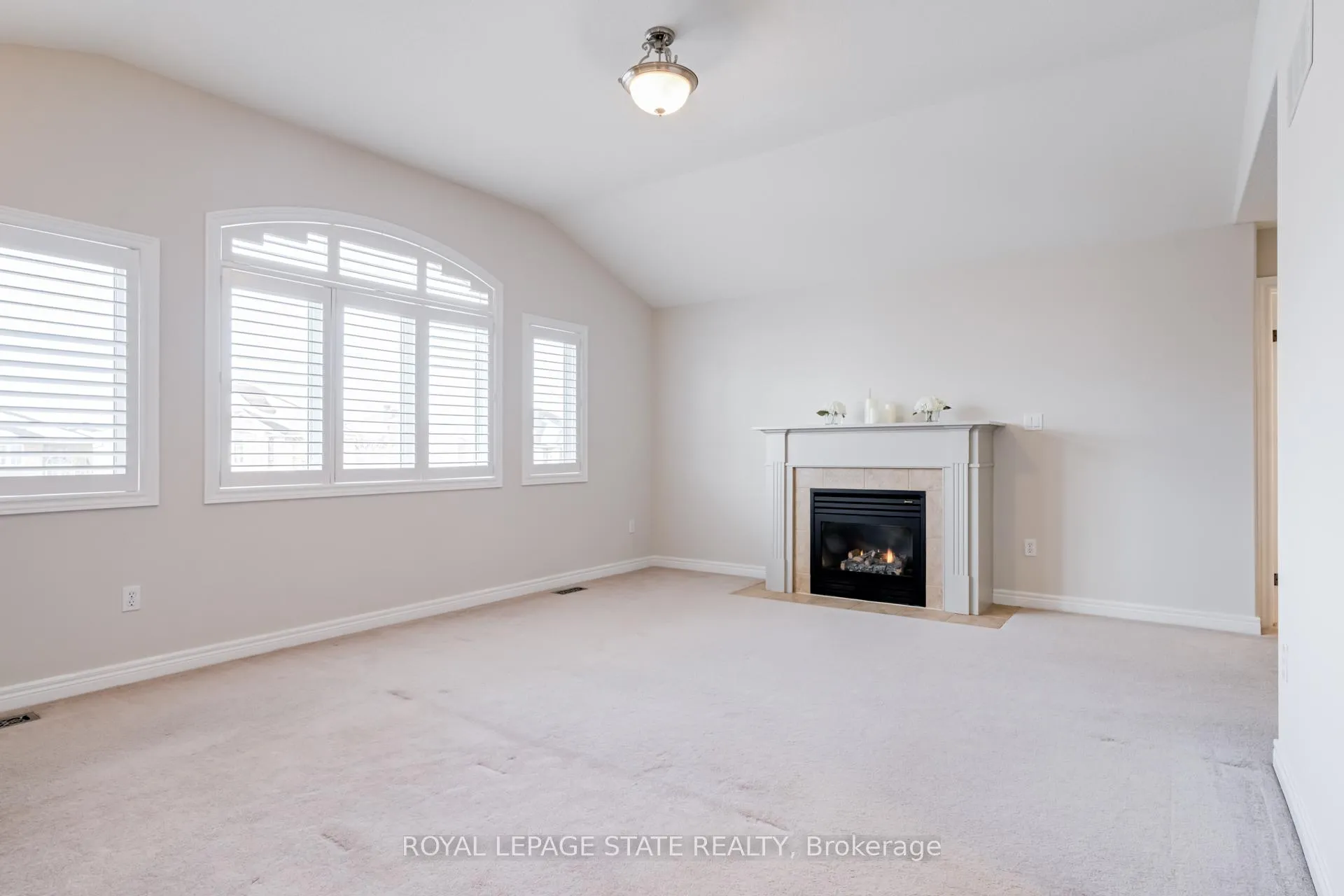 Photo 23 of 114 Armour Crescent, Hamilton, Meadowlands — HOMEH