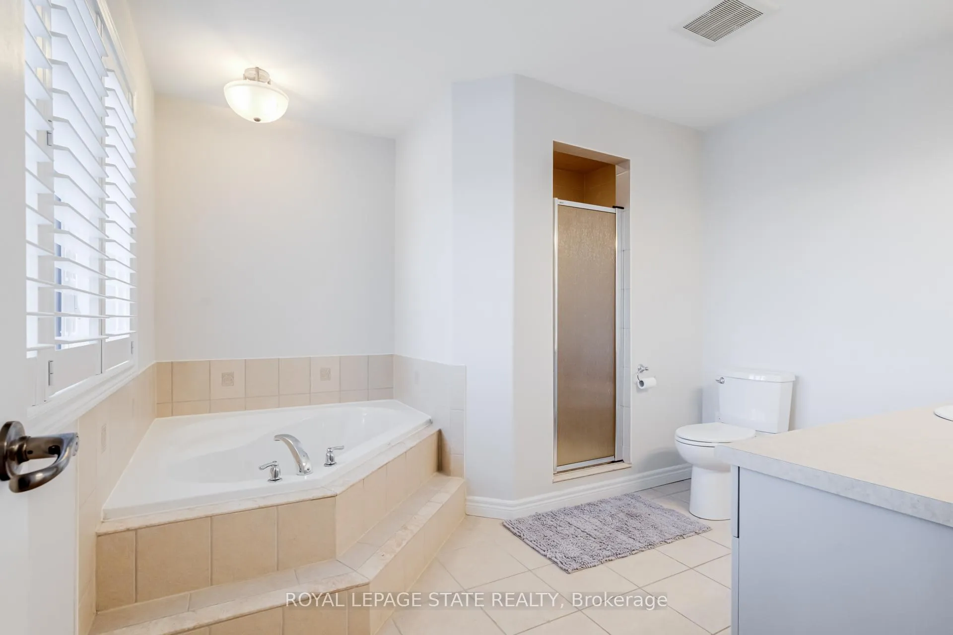 Photo 25 of 114 Armour Crescent, Hamilton, Meadowlands — HOMEH