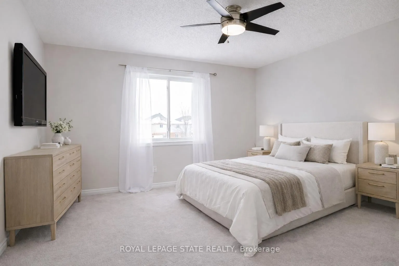 Photo 32 of 114 Armour Crescent, Hamilton, Meadowlands — HOMEH