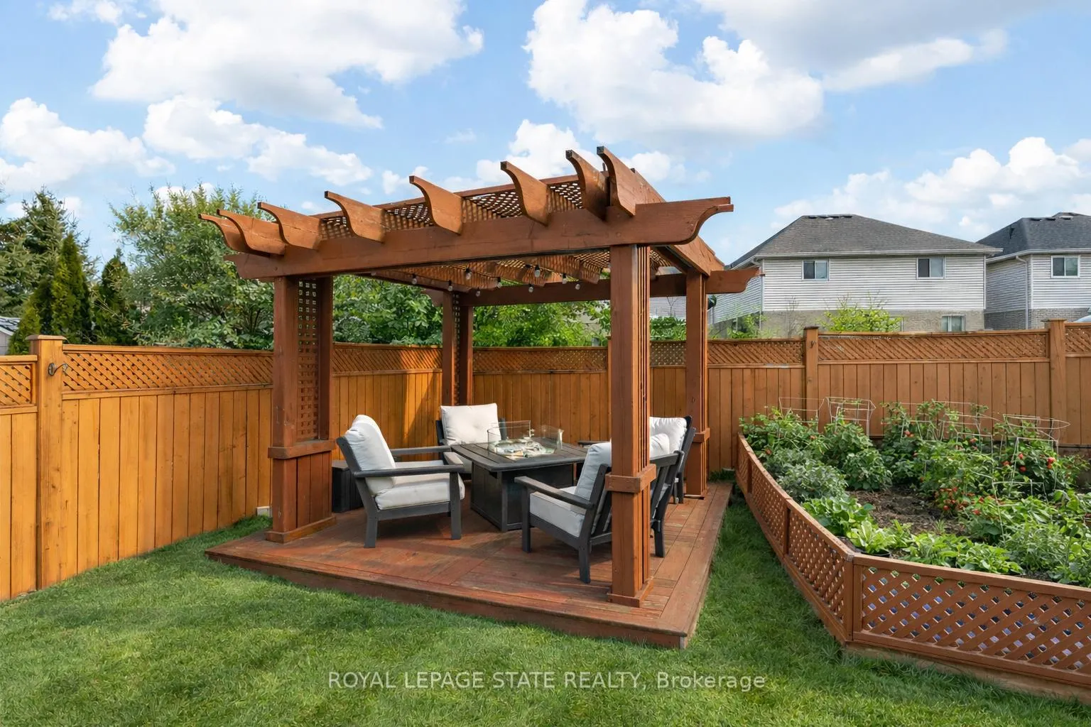 Photo 48 of 114 Armour Crescent, Hamilton, Meadowlands — HOMEH