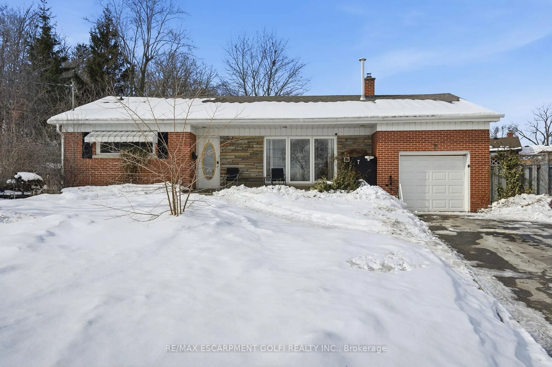 Photo 1 of 7 Piott Court, Hamilton, Stoney Creek — HOMEH