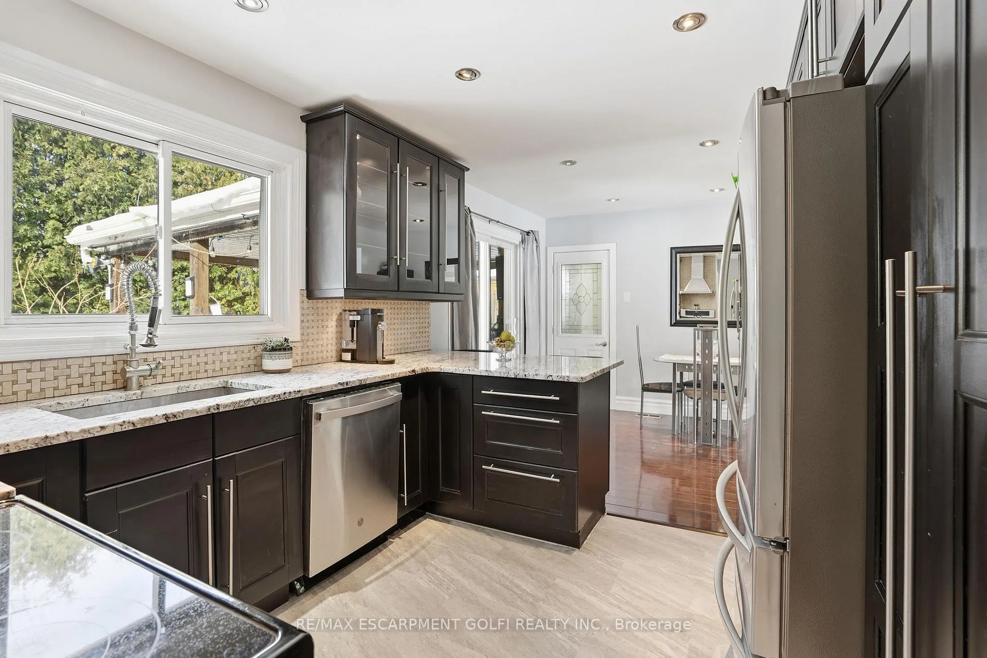 Photo 4 of 7 Piott Court, Hamilton, Stoney Creek — HOMEH