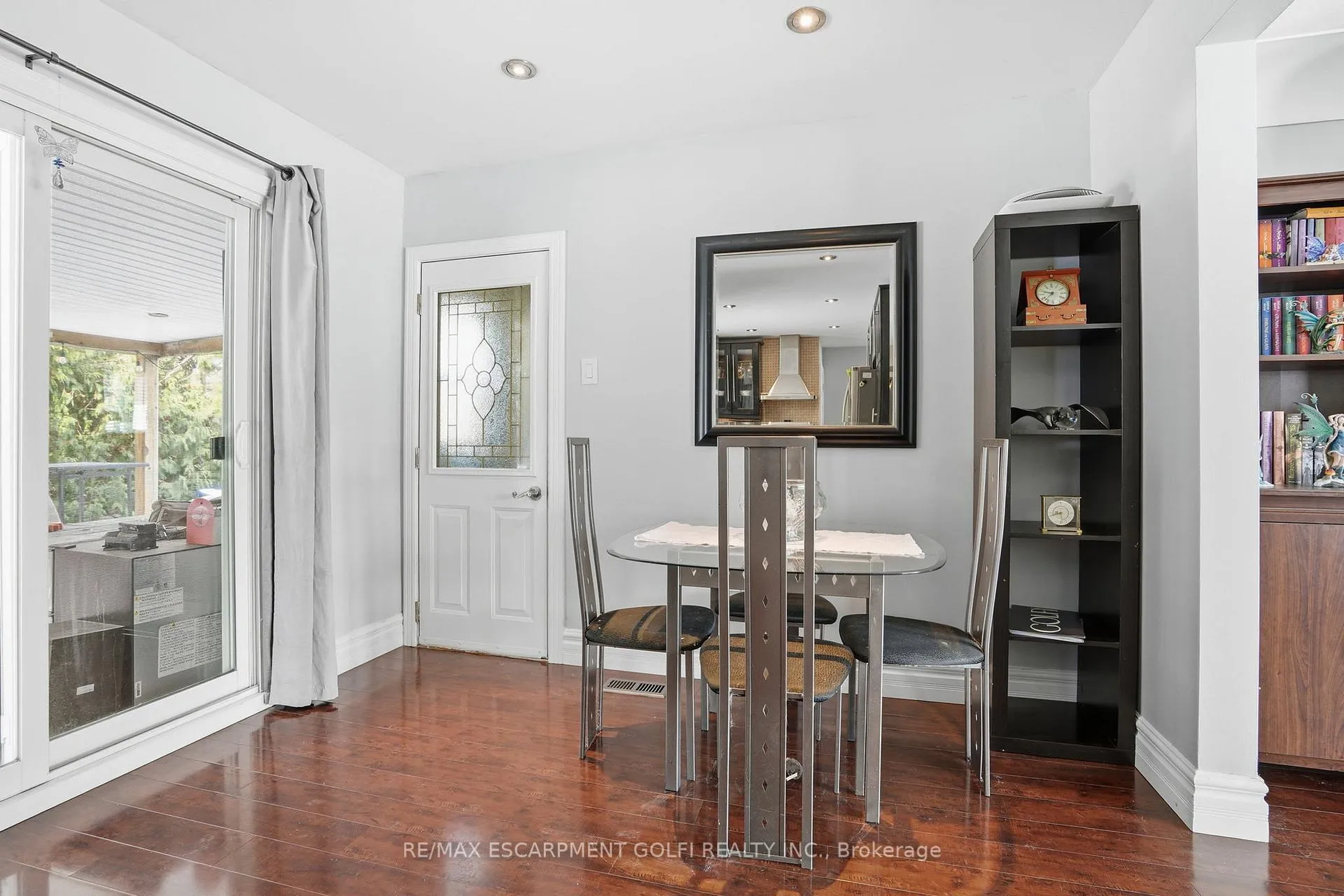 Photo 9 of 7 Piott Court, Hamilton, Stoney Creek — HOMEH