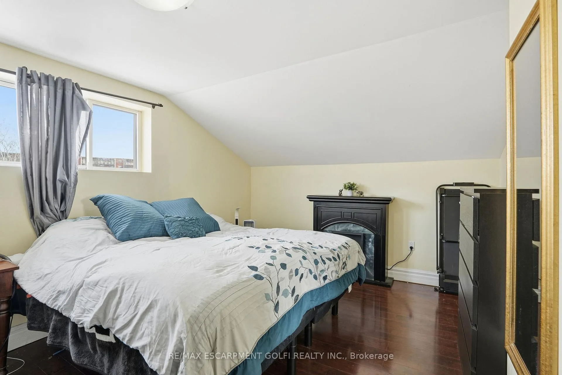 Photo 14 of 7 Piott Court, Hamilton, Stoney Creek — HOMEH