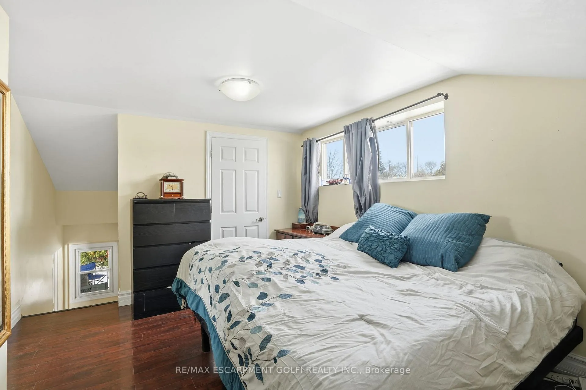 Photo 15 of 7 Piott Court, Hamilton, Stoney Creek — HOMEH