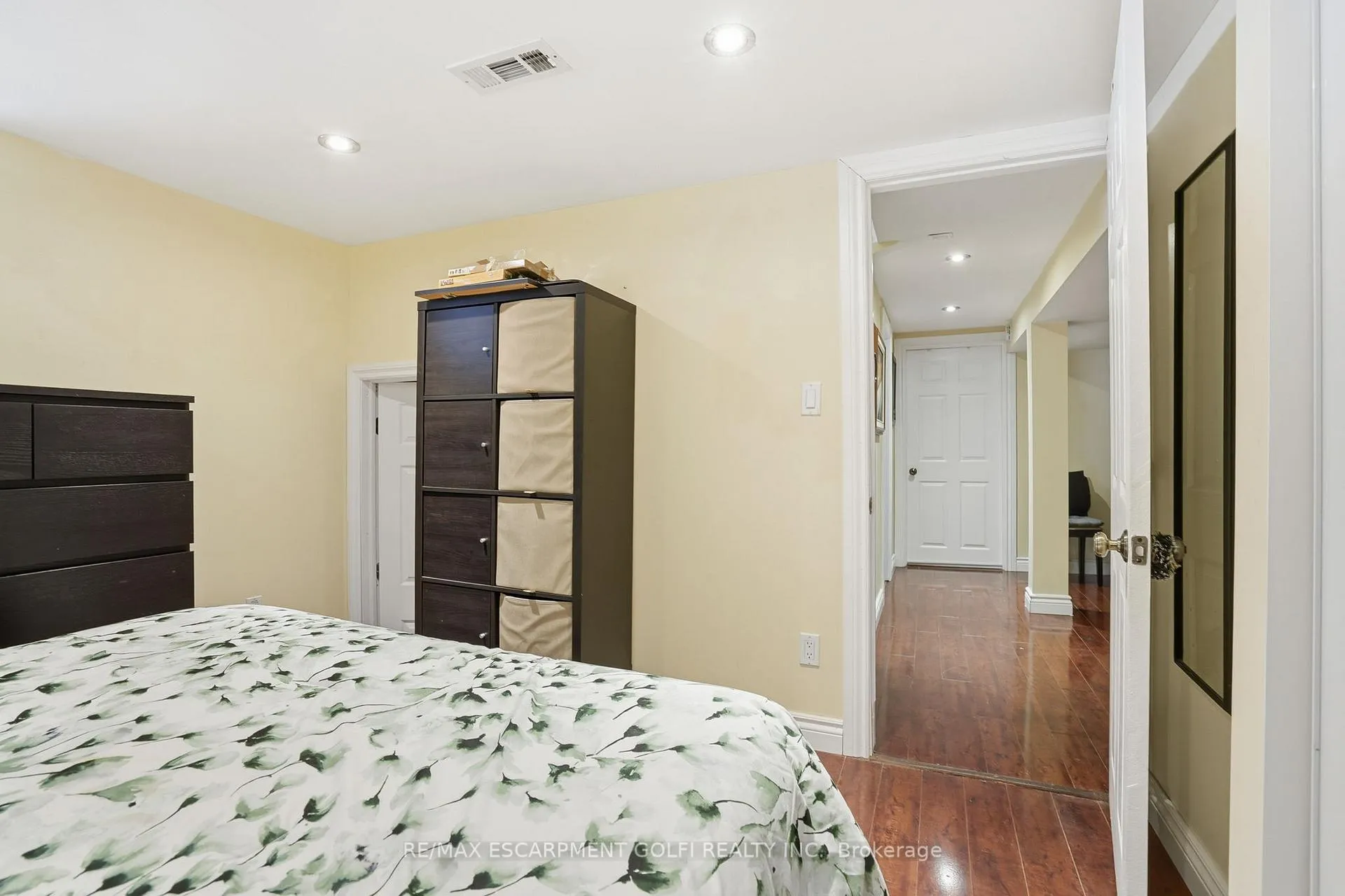 Photo 23 of 7 Piott Court, Hamilton, Stoney Creek — HOMEH