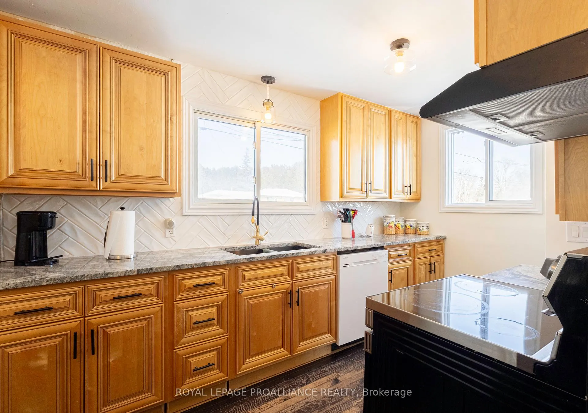 Photo 5 of 26 Cloverleaf Drive, Belleville, Thurlow Ward — HOMEH