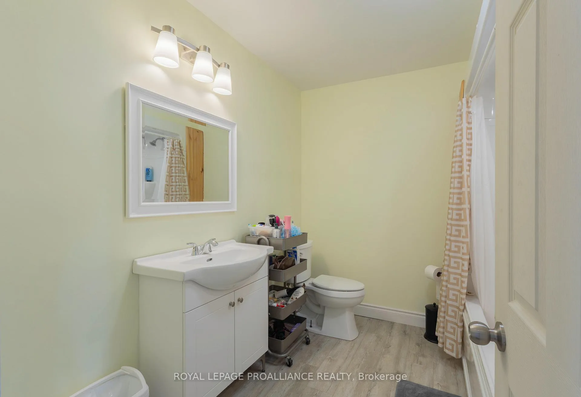 Photo 7 of 26 Cloverleaf Drive, Belleville, Thurlow Ward — HOMEH