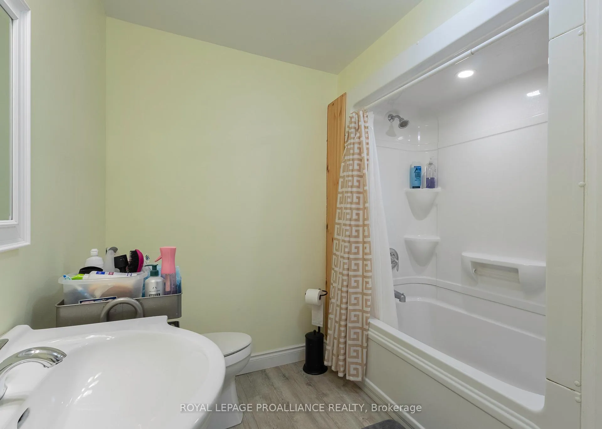Photo 8 of 26 Cloverleaf Drive, Belleville, Thurlow Ward — HOMEH
