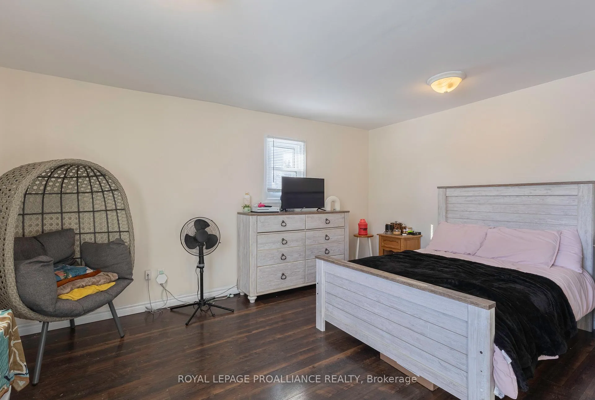 Photo 9 of 26 Cloverleaf Drive, Belleville, Thurlow Ward — HOMEH