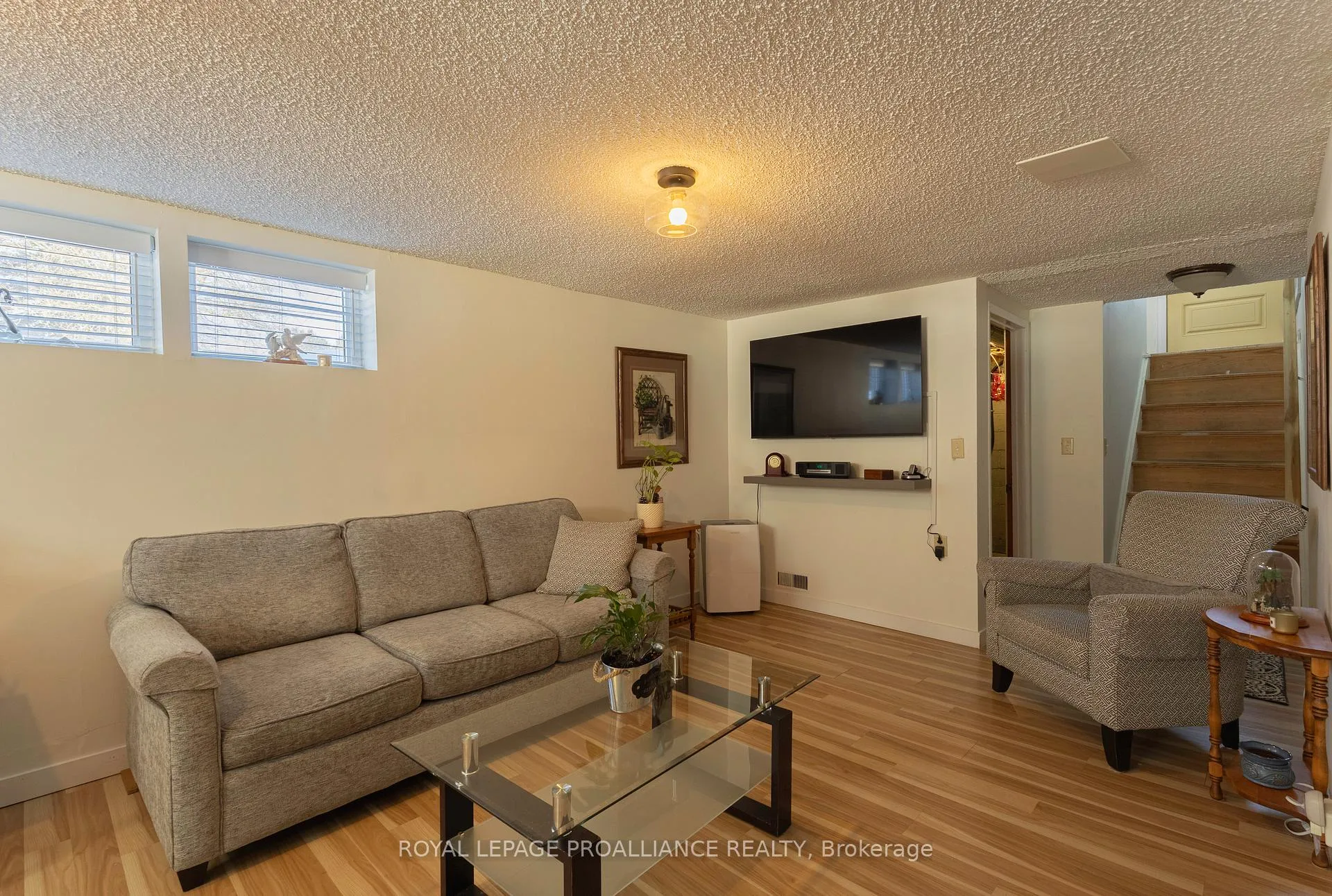 Photo 19 of 26 Cloverleaf Drive, Belleville, Thurlow Ward — HOMEH