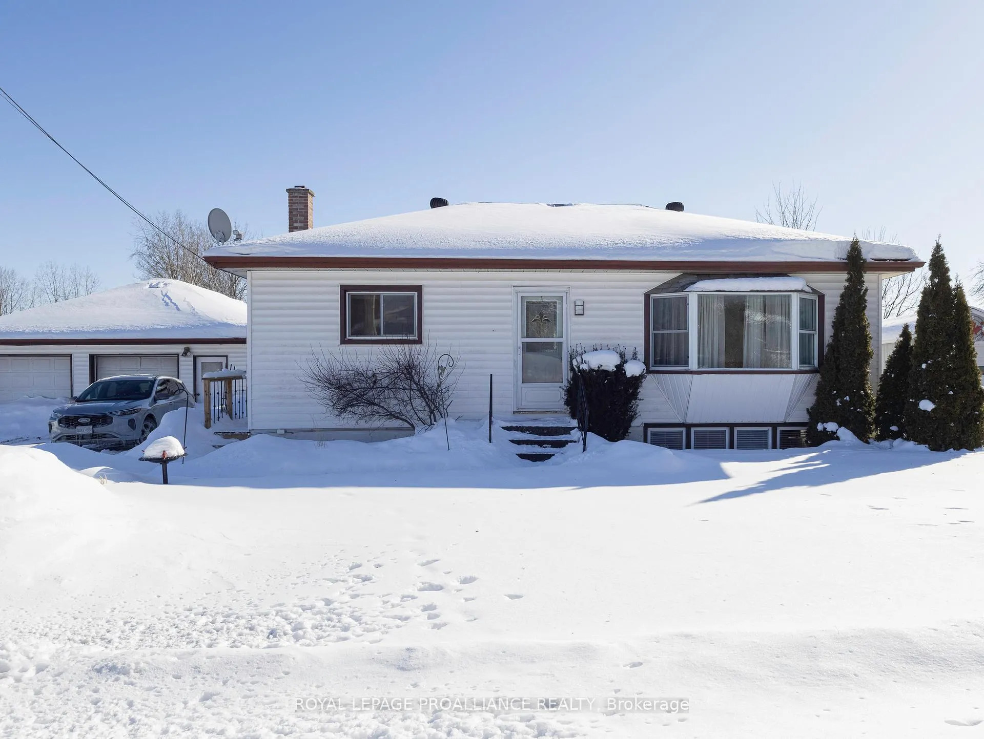 Photo 26 of 26 Cloverleaf Drive, Belleville, Thurlow Ward — HOMEH