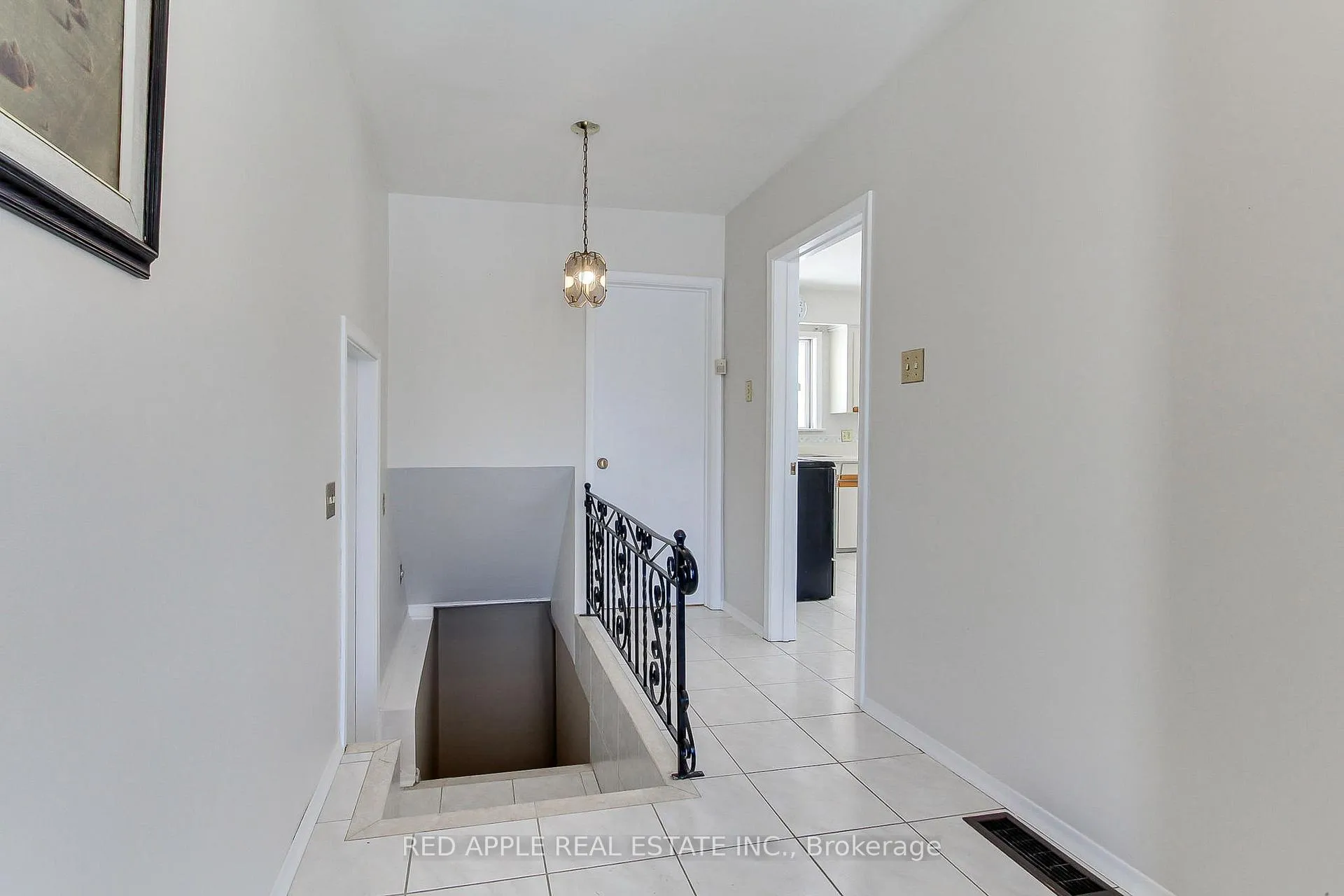 Photo 4 of 24187 Warden Avenue, Georgina, Belhaven — HOMEH