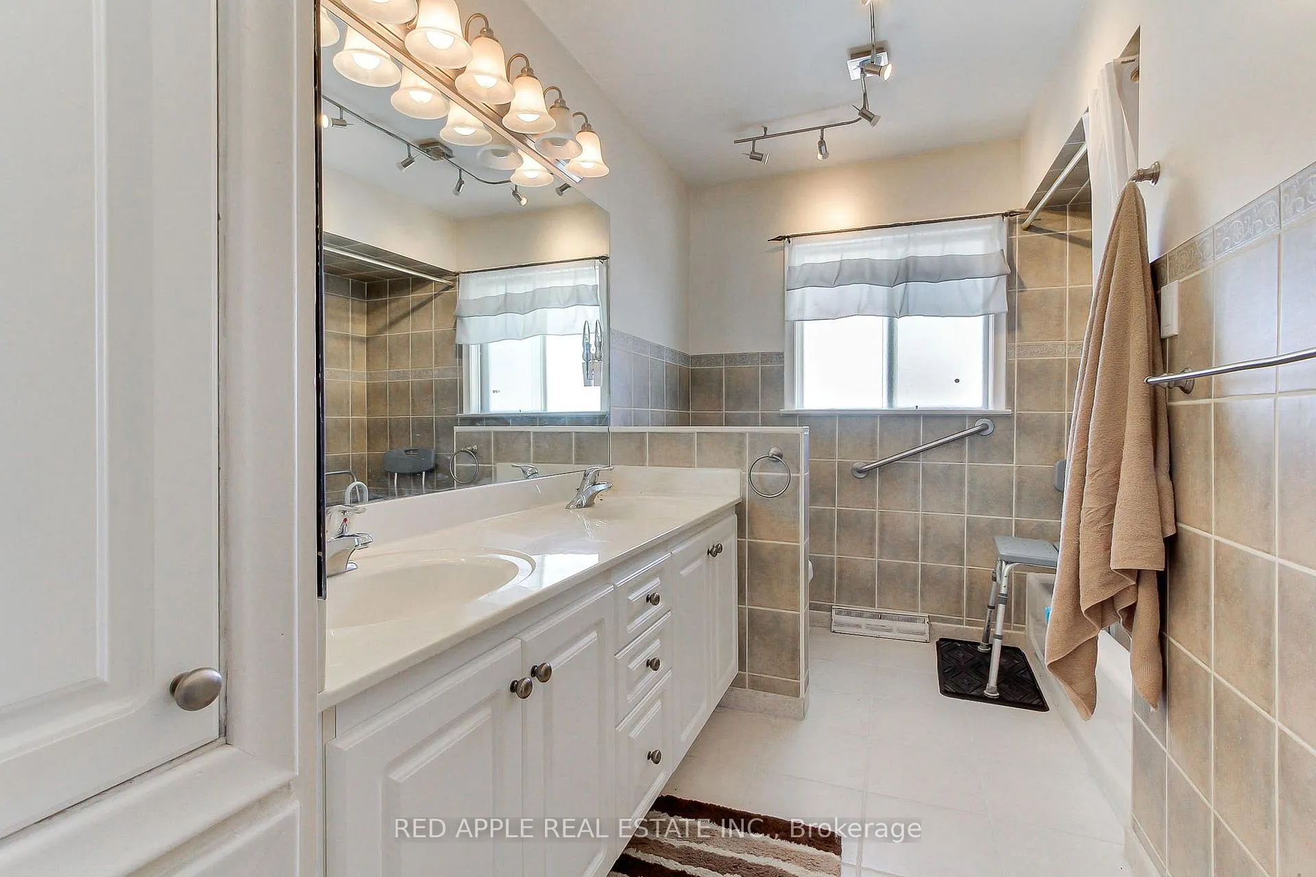 Photo 17 of 24187 Warden Avenue, Georgina, Belhaven — HOMEH