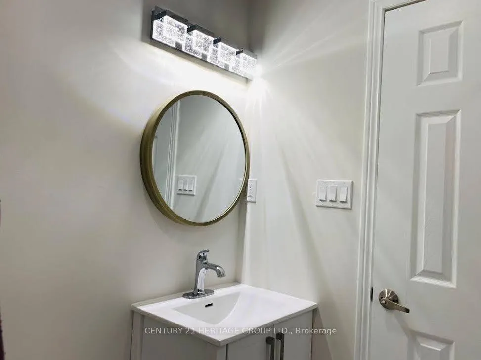 Photo 6 of Unit Main Floor, 15 Valleyway Crescent, Vaughan, Maple — HOMEH