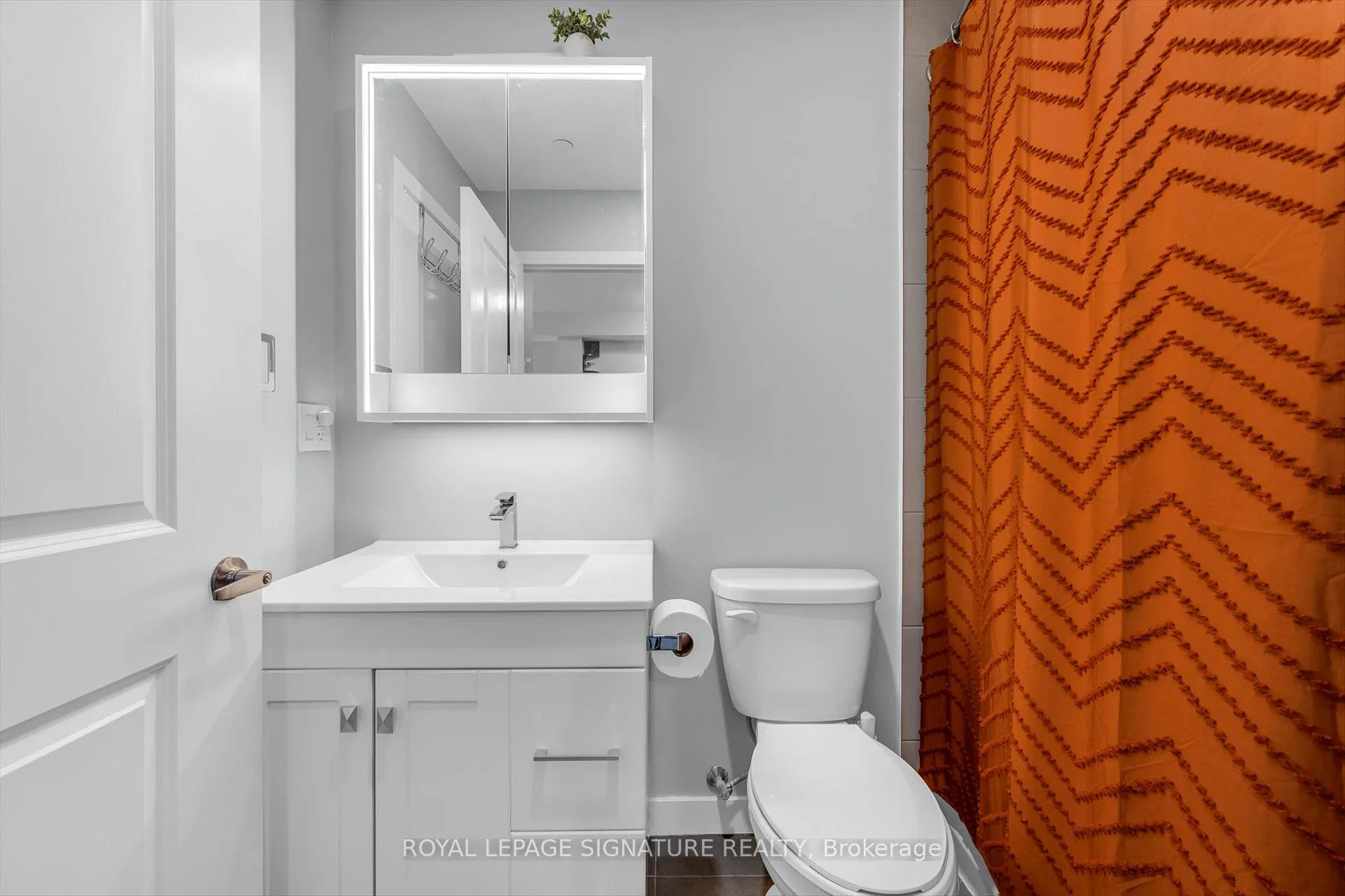 Photo 4 of Unit 127, 101 Shoreview Place, Hamilton, Lakeshore — HOMEH