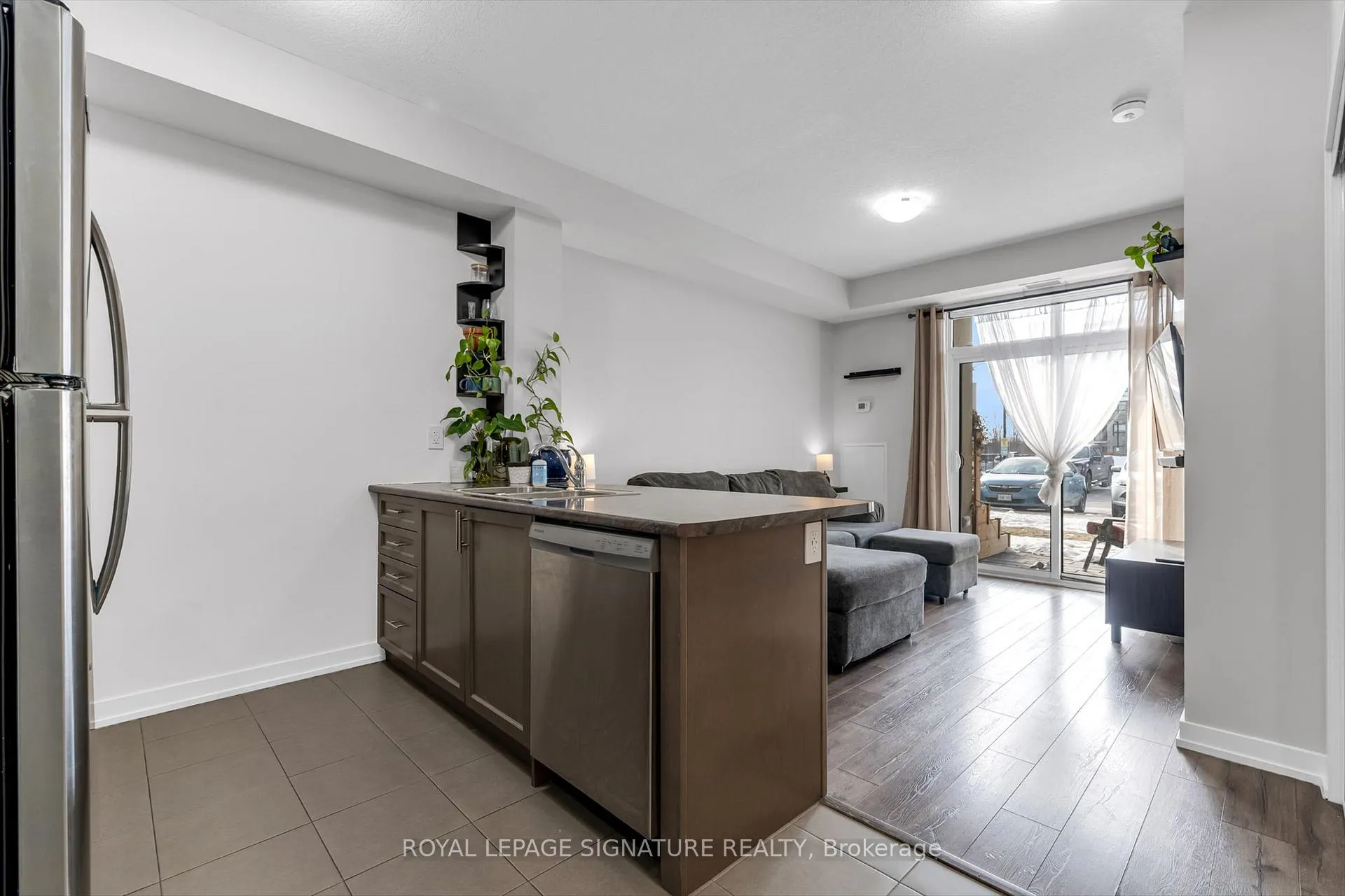 Photo 6 of Unit 127, 101 Shoreview Place, Hamilton, Lakeshore — HOMEH