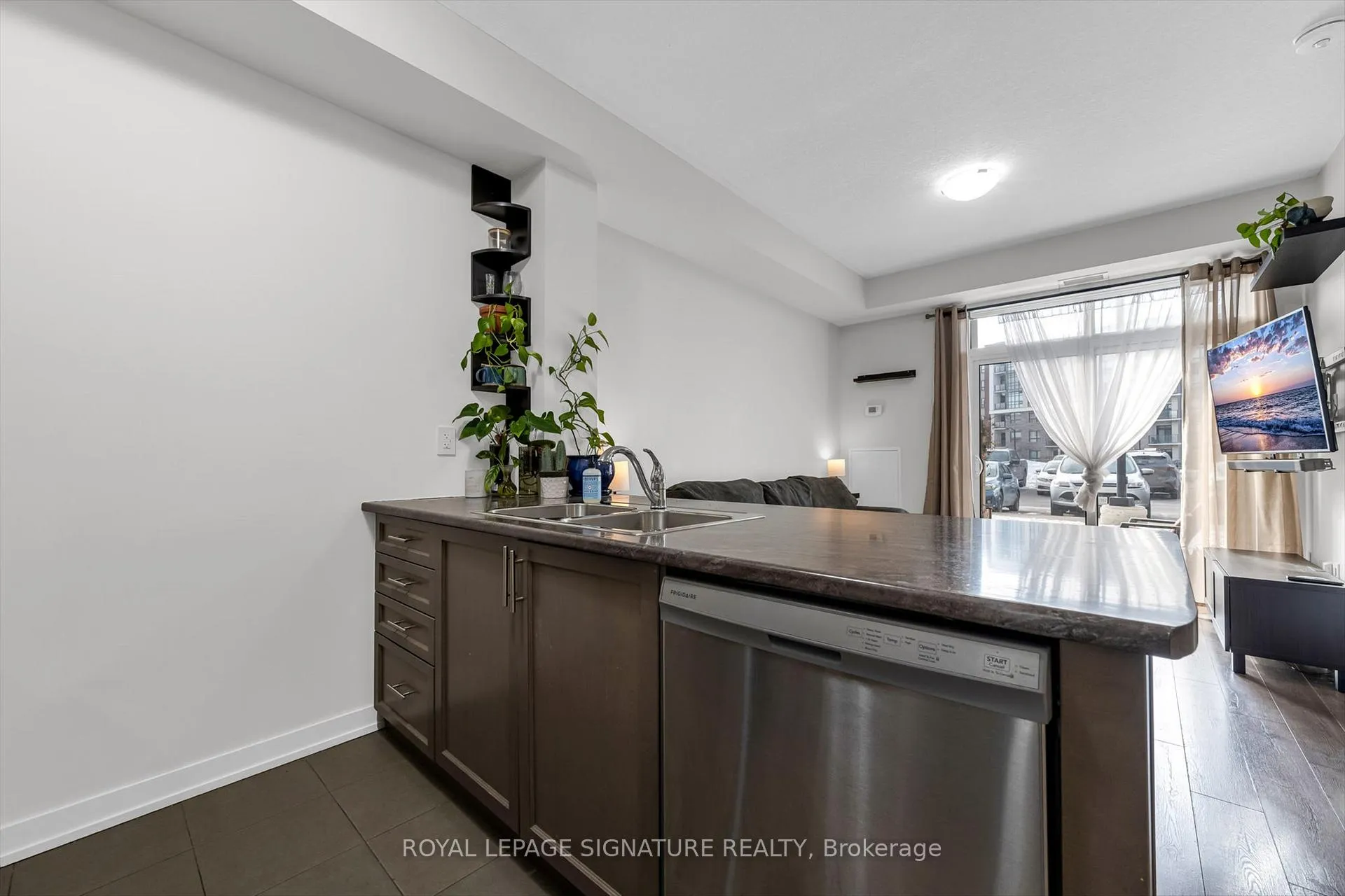 Photo 8 of Unit 127, 101 Shoreview Place, Hamilton, Lakeshore — HOMEH