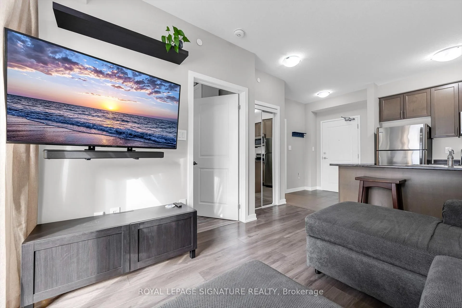 Photo 11 of Unit 127, 101 Shoreview Place, Hamilton, Lakeshore — HOMEH