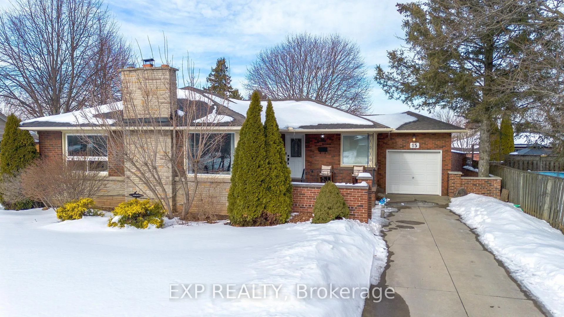 Photo 2 of 15 Passmore Street, Hamilton, Stoney Creek — HOMEH