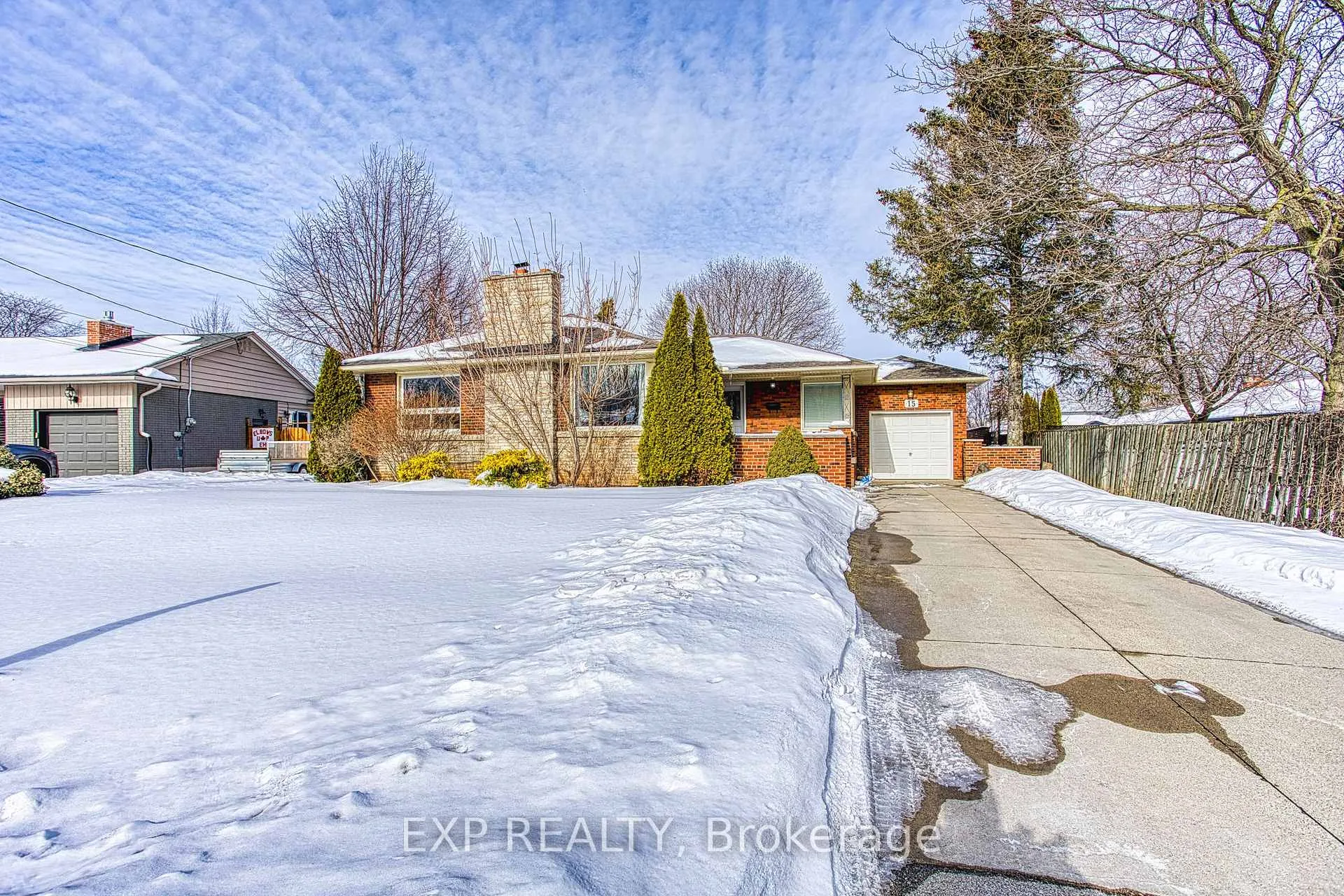Photo 3 of 15 Passmore Street, Hamilton, Stoney Creek — HOMEH