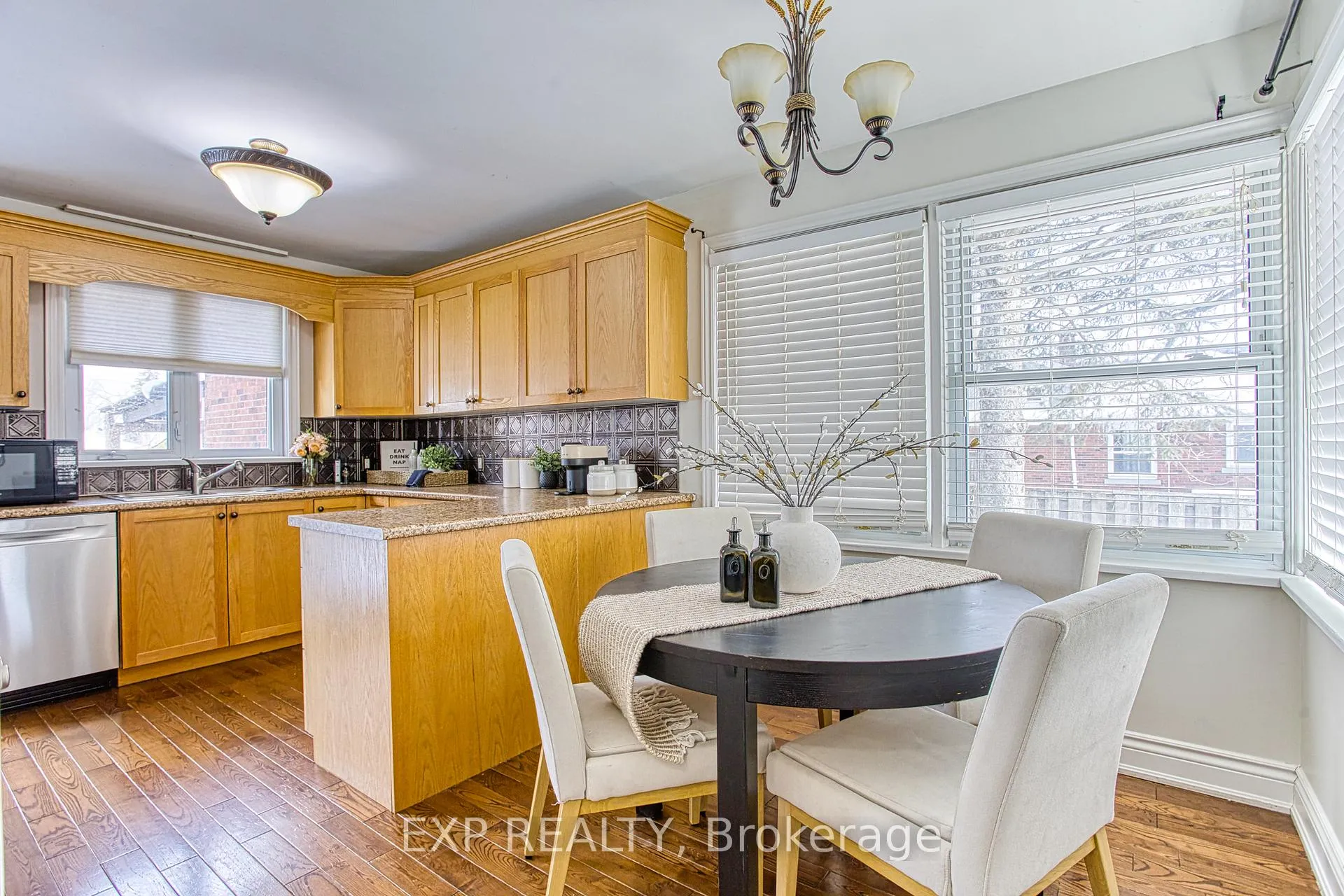 Photo 5 of 15 Passmore Street, Hamilton, Stoney Creek — HOMEH