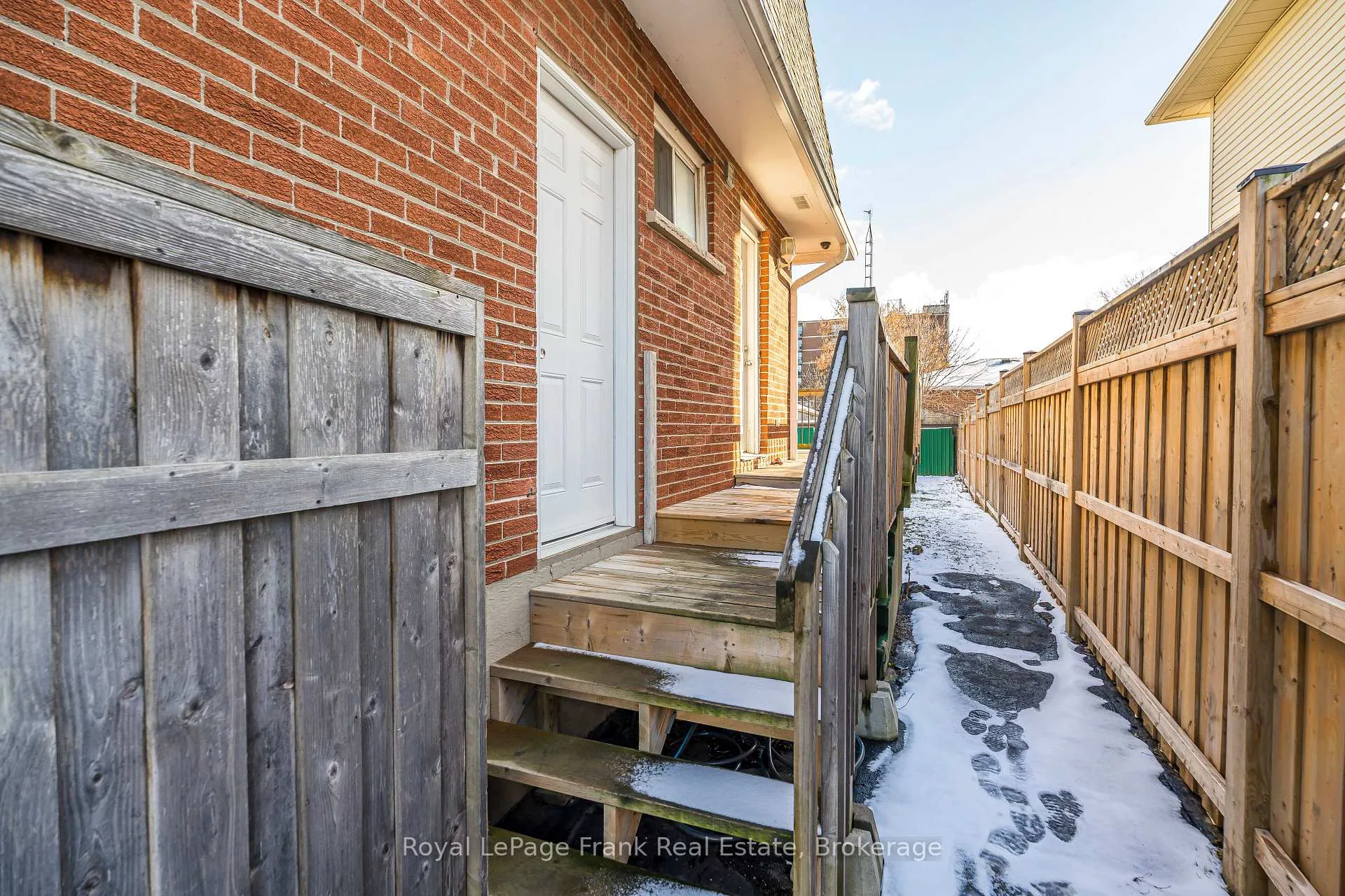 Photo 4 of 297 Porter Street, Oshawa, Lakeview — HOMEH
