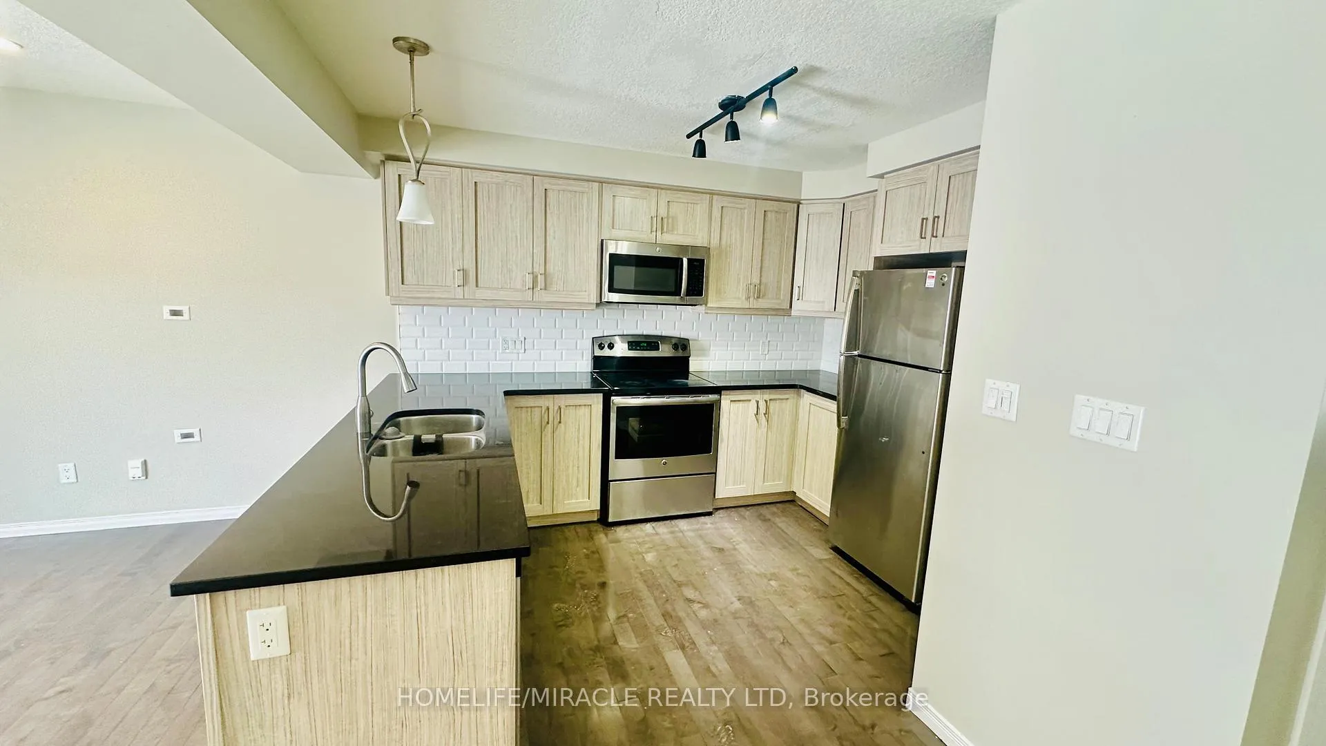 Photo 11 of 96 Eliza Avenue, Kitchener — HOMEH