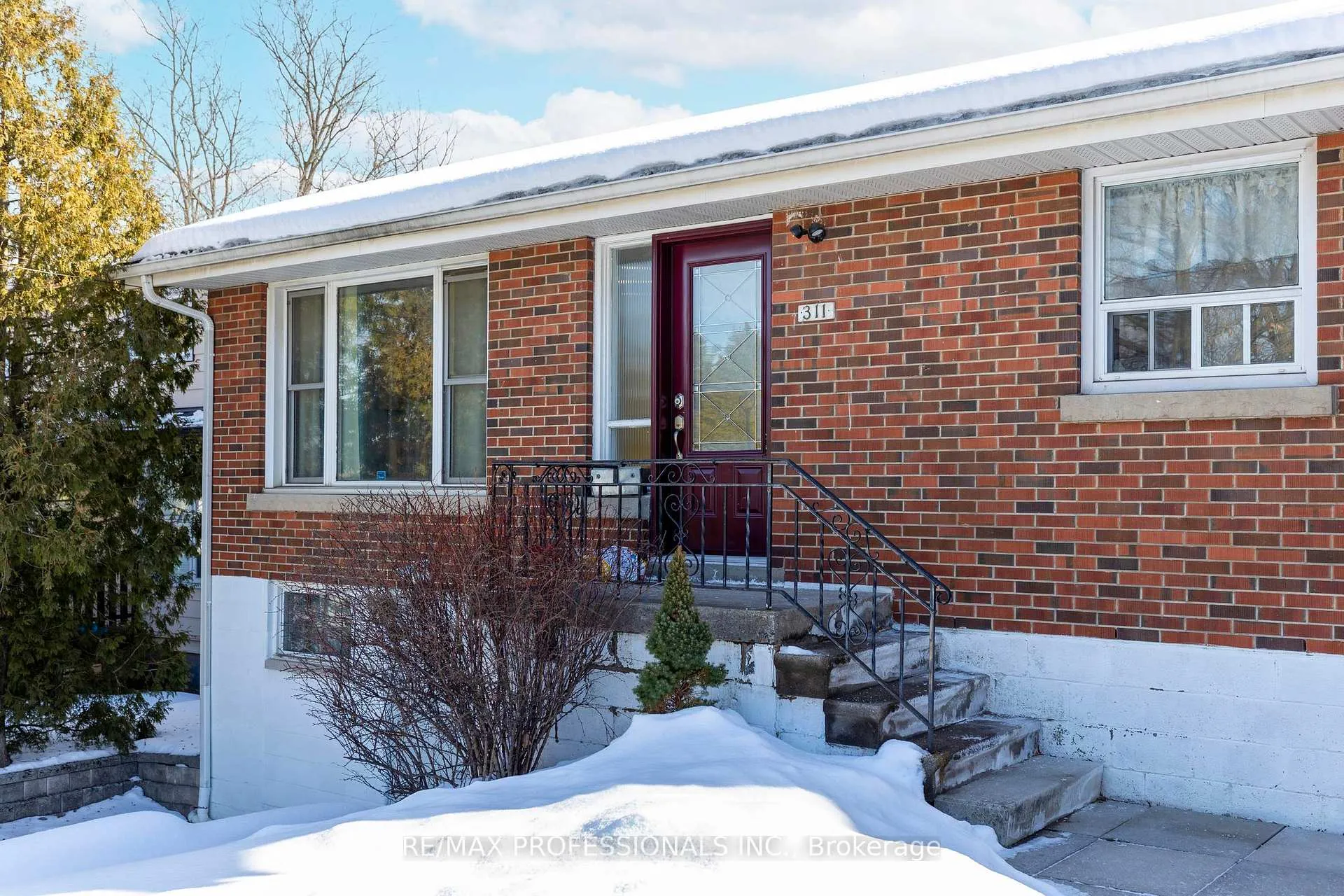 Photo 3 of 311 Bowman Street, Hamilton, Chedoke Park — HOMEH