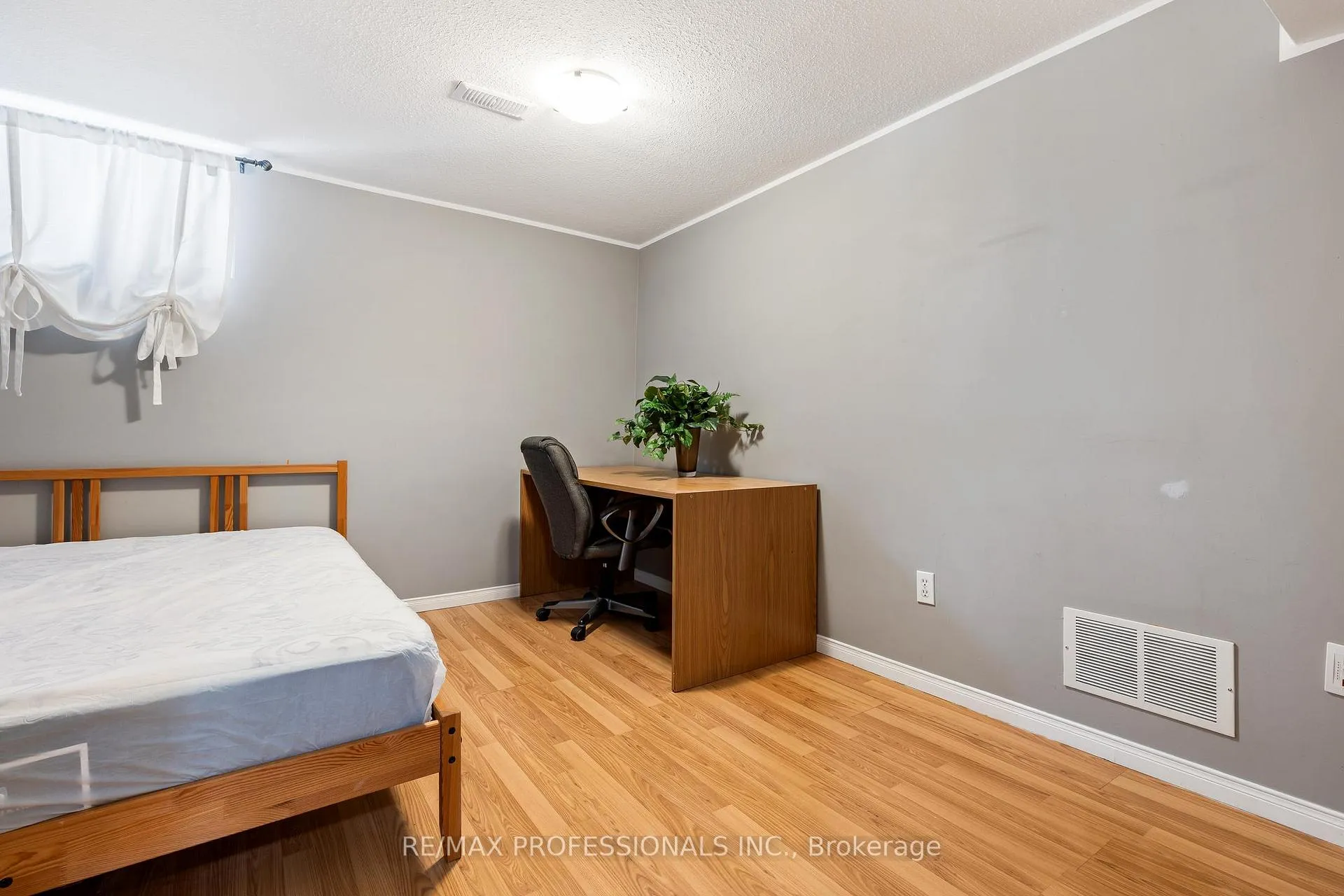 Photo 24 of 311 Bowman Street, Hamilton, Chedoke Park — HOMEH