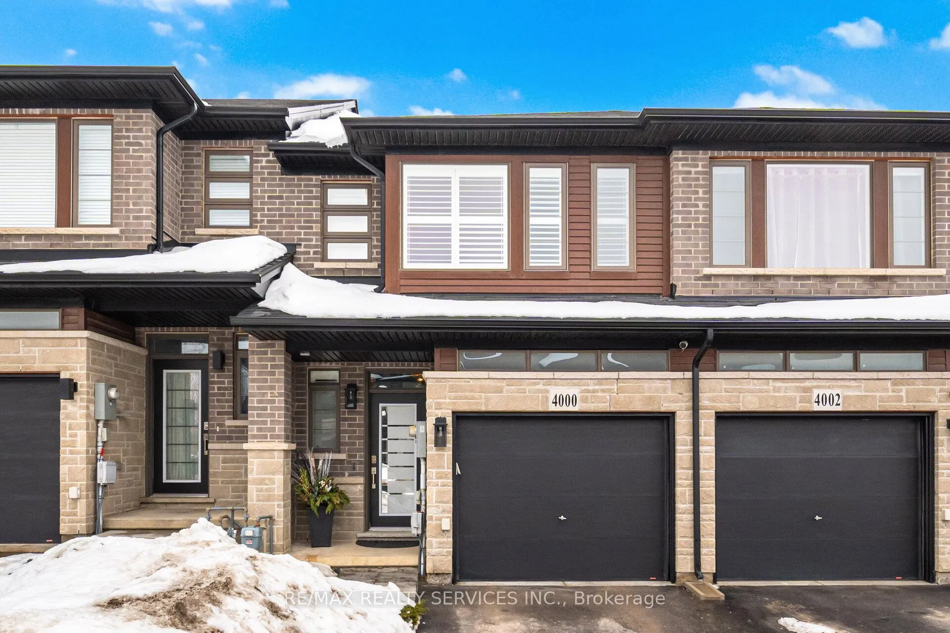 Photo 1 of 4000 Crown Street, Lincoln, Beamsville — HOMEH
