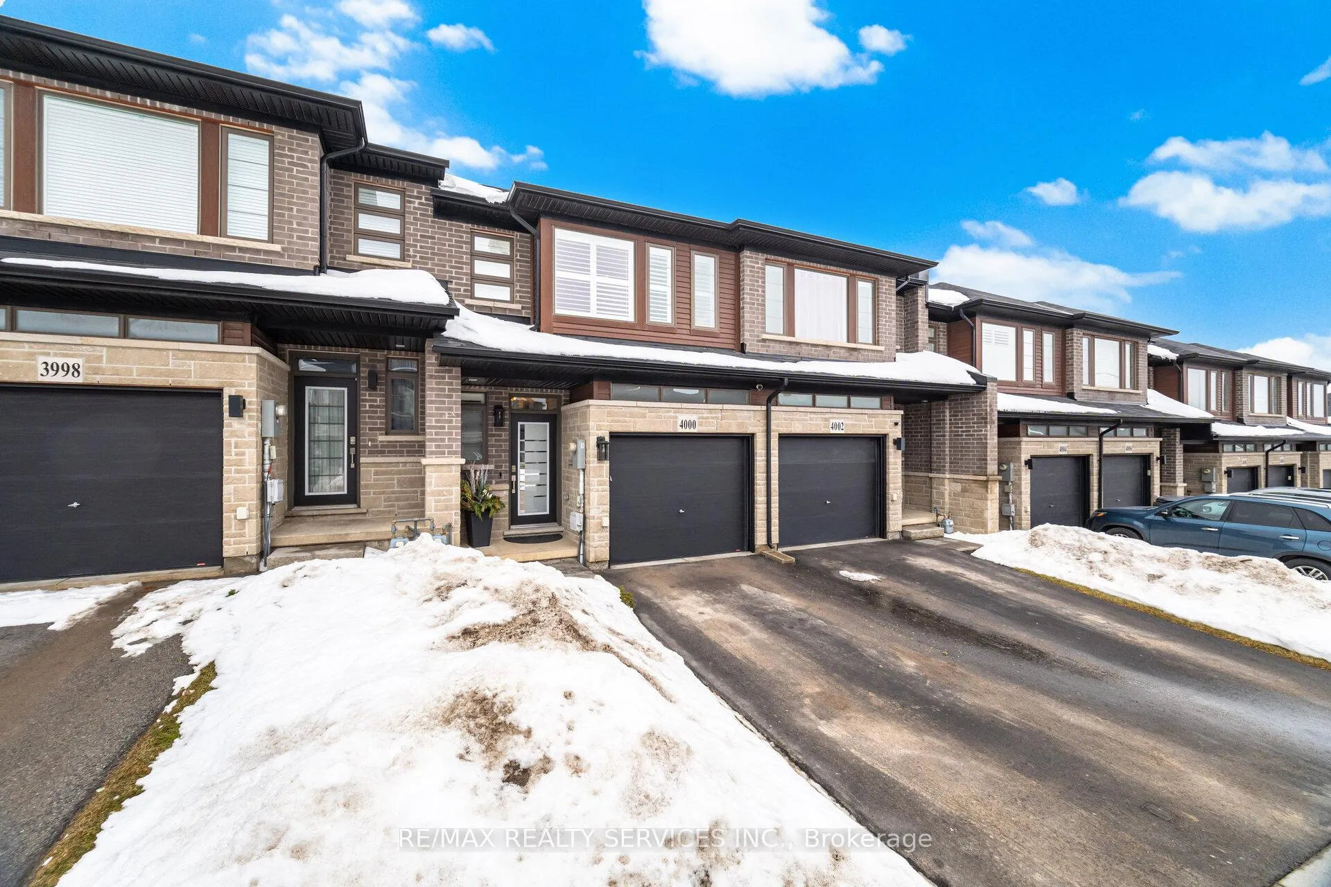 Photo 2 of 4000 Crown Street, Lincoln, Beamsville — HOMEH