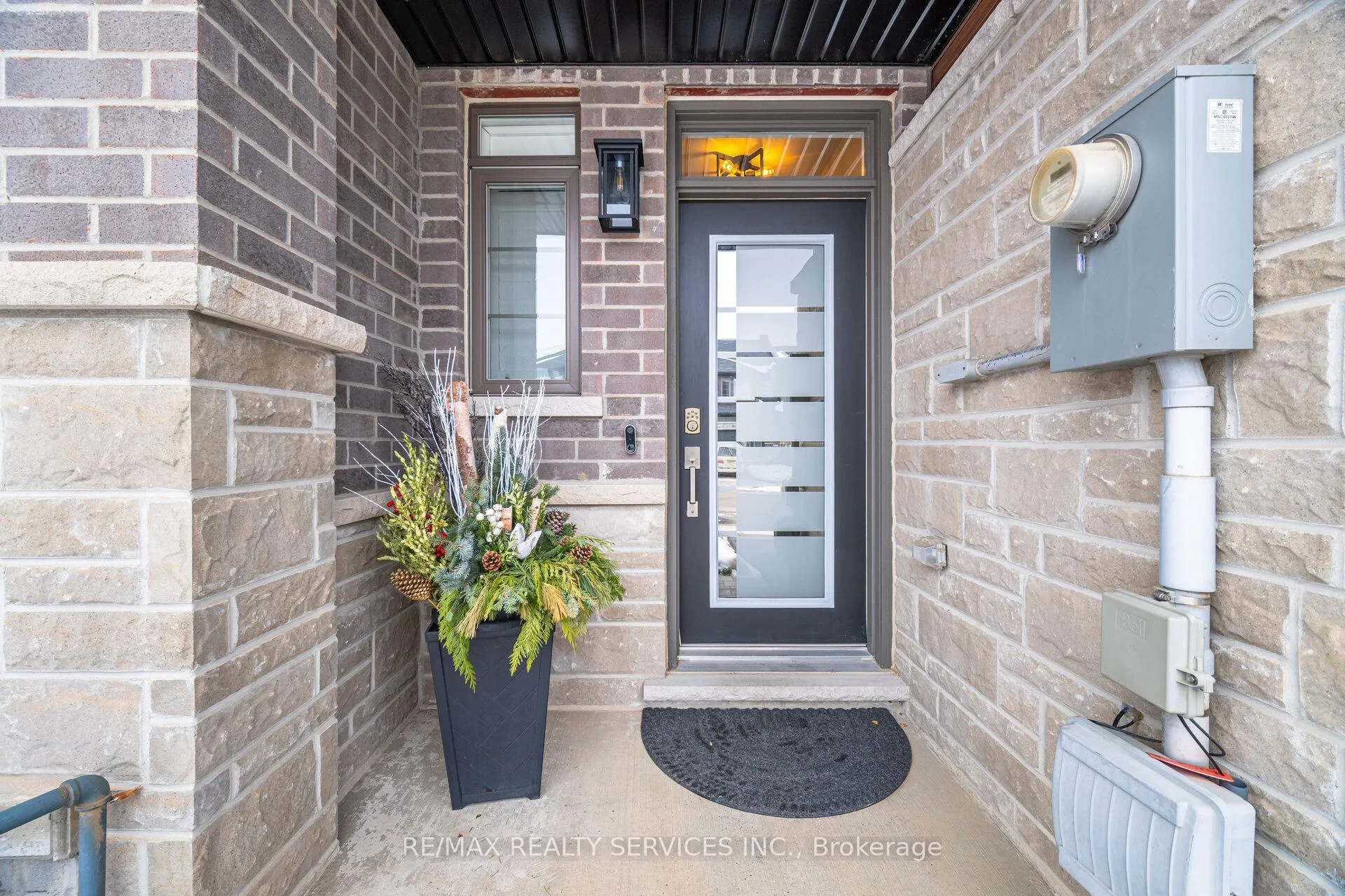 Photo 3 of 4000 Crown Street, Lincoln, Beamsville — HOMEH