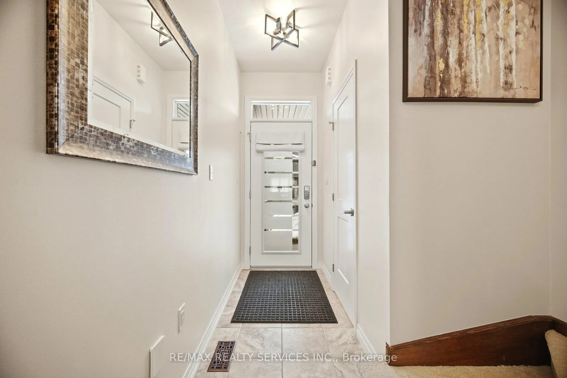 Photo 4 of 4000 Crown Street, Lincoln, Beamsville — HOMEH