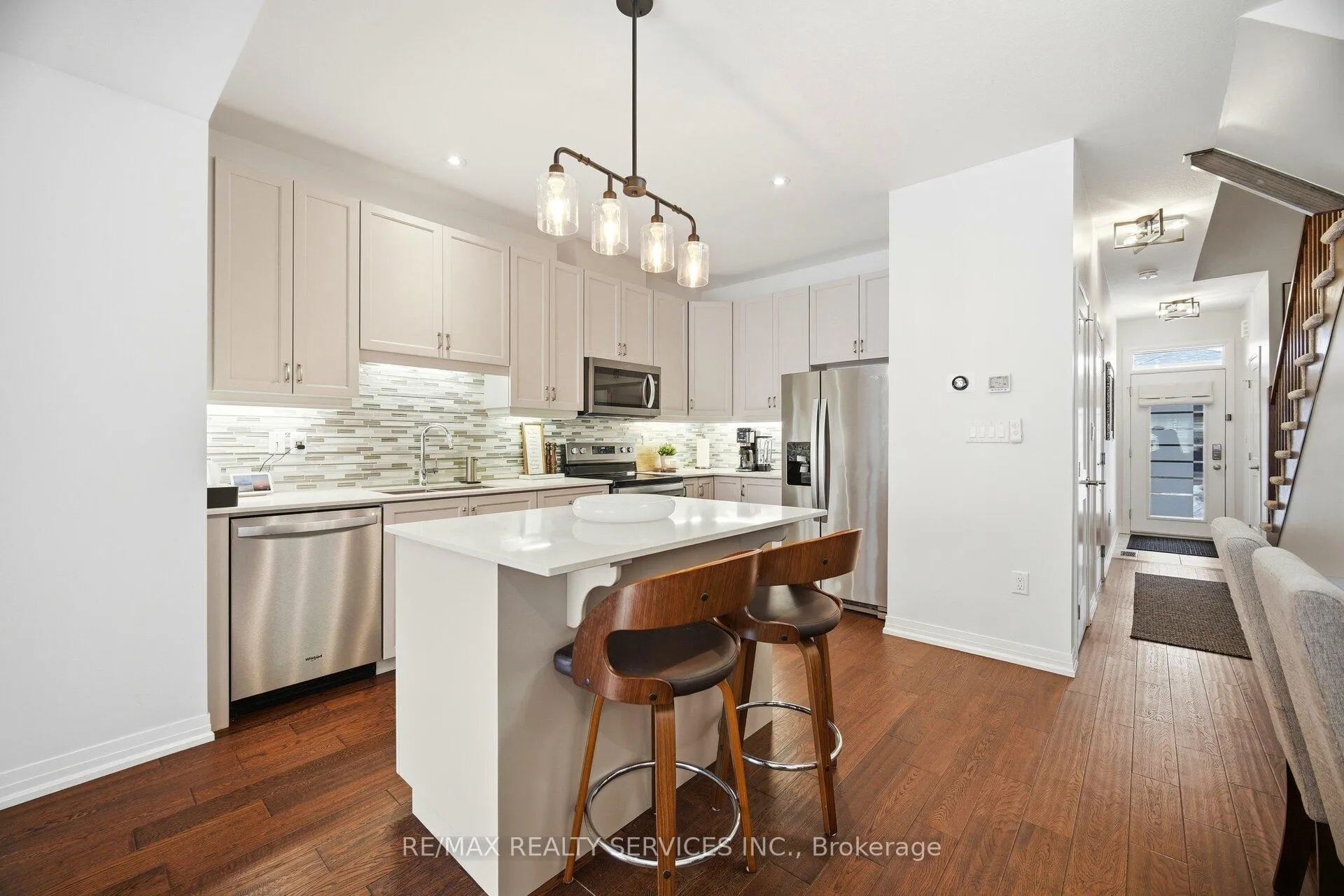 Photo 6 of 4000 Crown Street, Lincoln, Beamsville — HOMEH