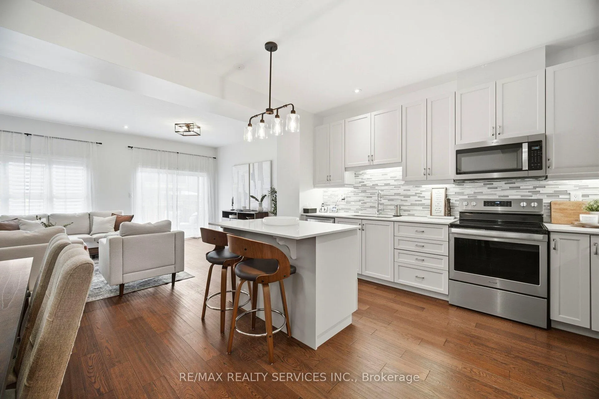 Photo 7 of 4000 Crown Street, Lincoln, Beamsville — HOMEH