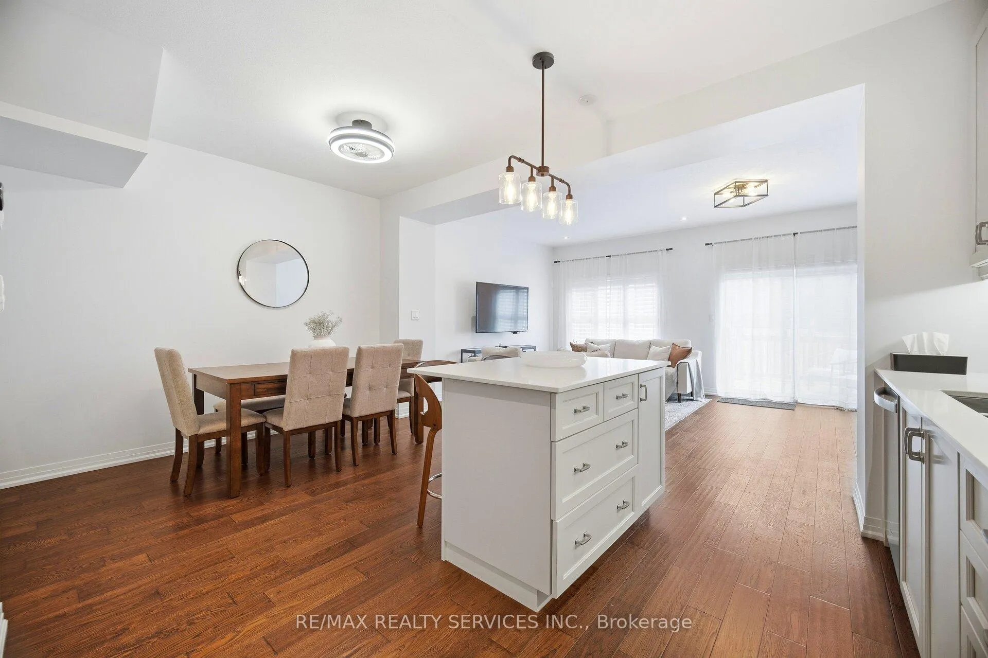 Photo 10 of 4000 Crown Street, Lincoln, Beamsville — HOMEH