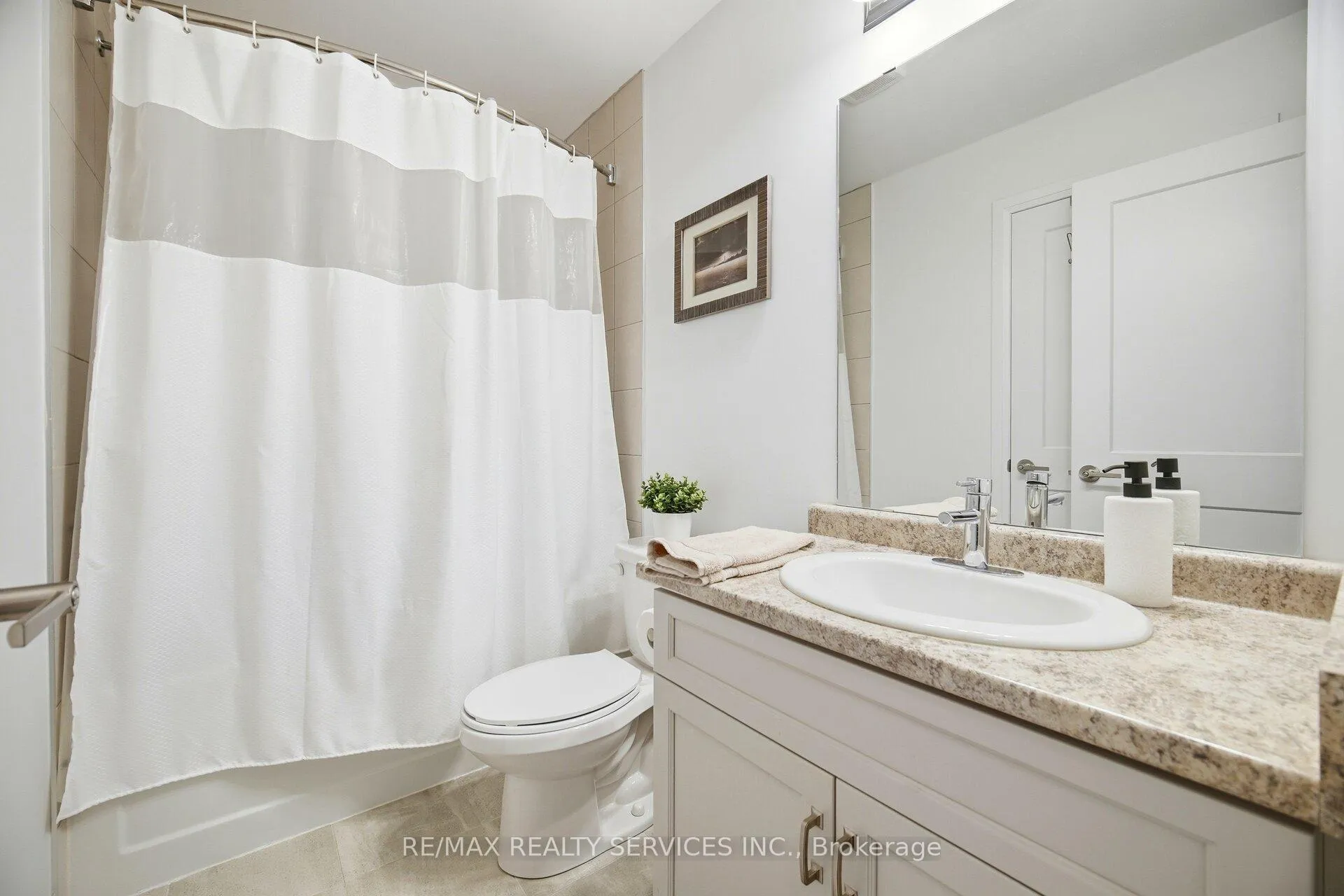 Photo 27 of 4000 Crown Street, Lincoln, Beamsville — HOMEH