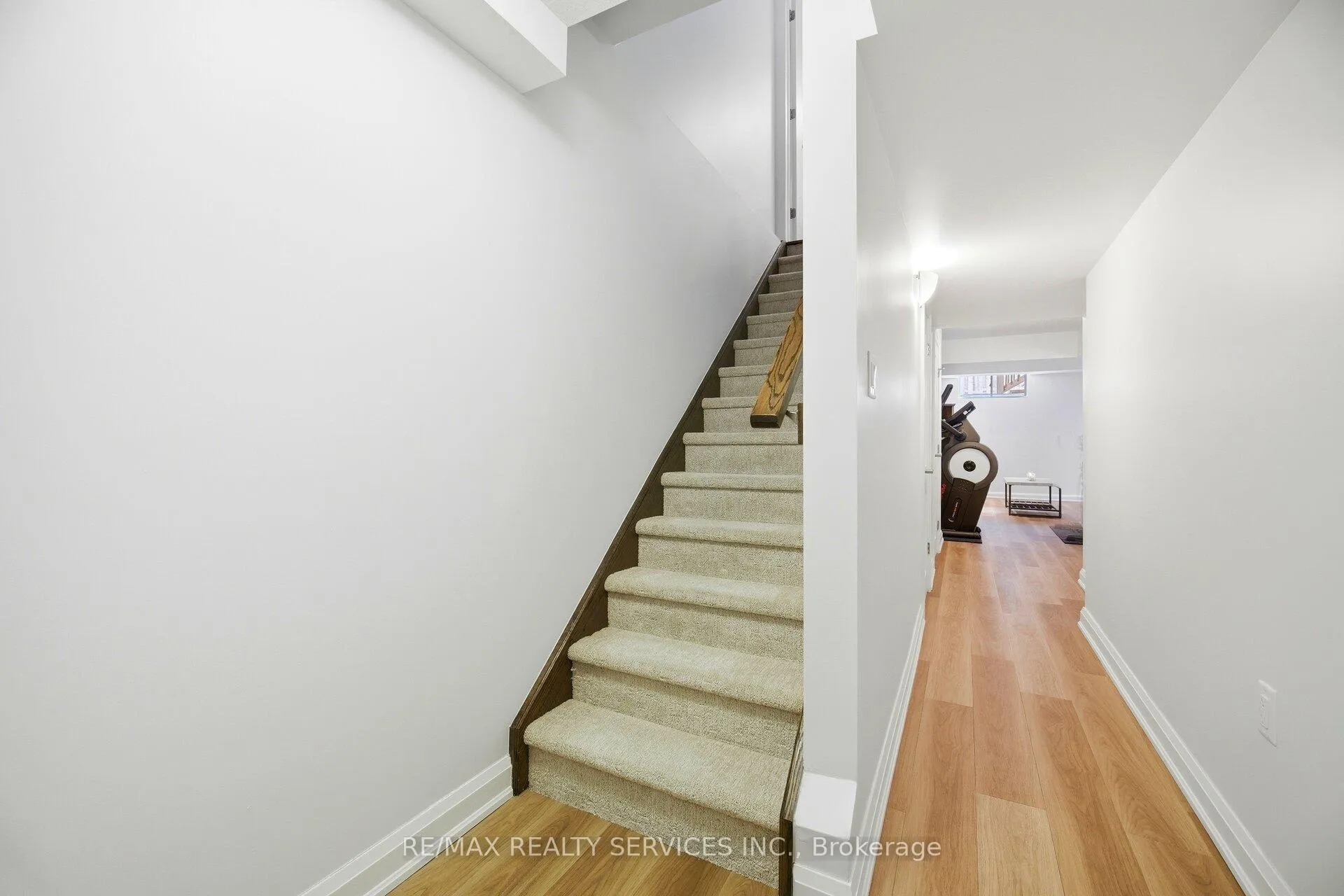 Photo 30 of 4000 Crown Street, Lincoln, Beamsville — HOMEH